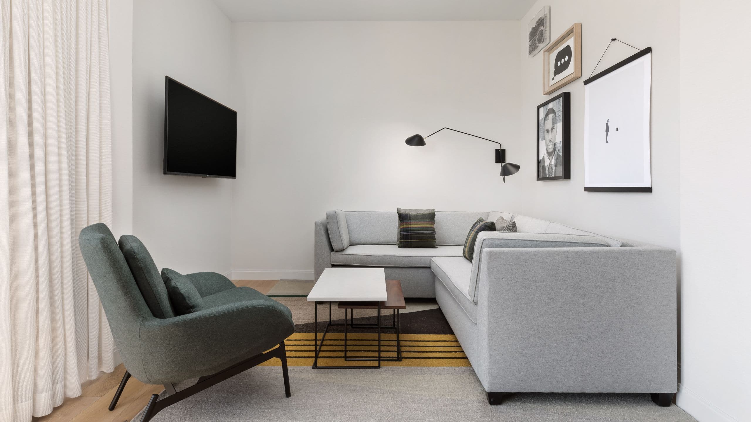 7 из 9 Hyatt Centric Mountain View Suite Living Room