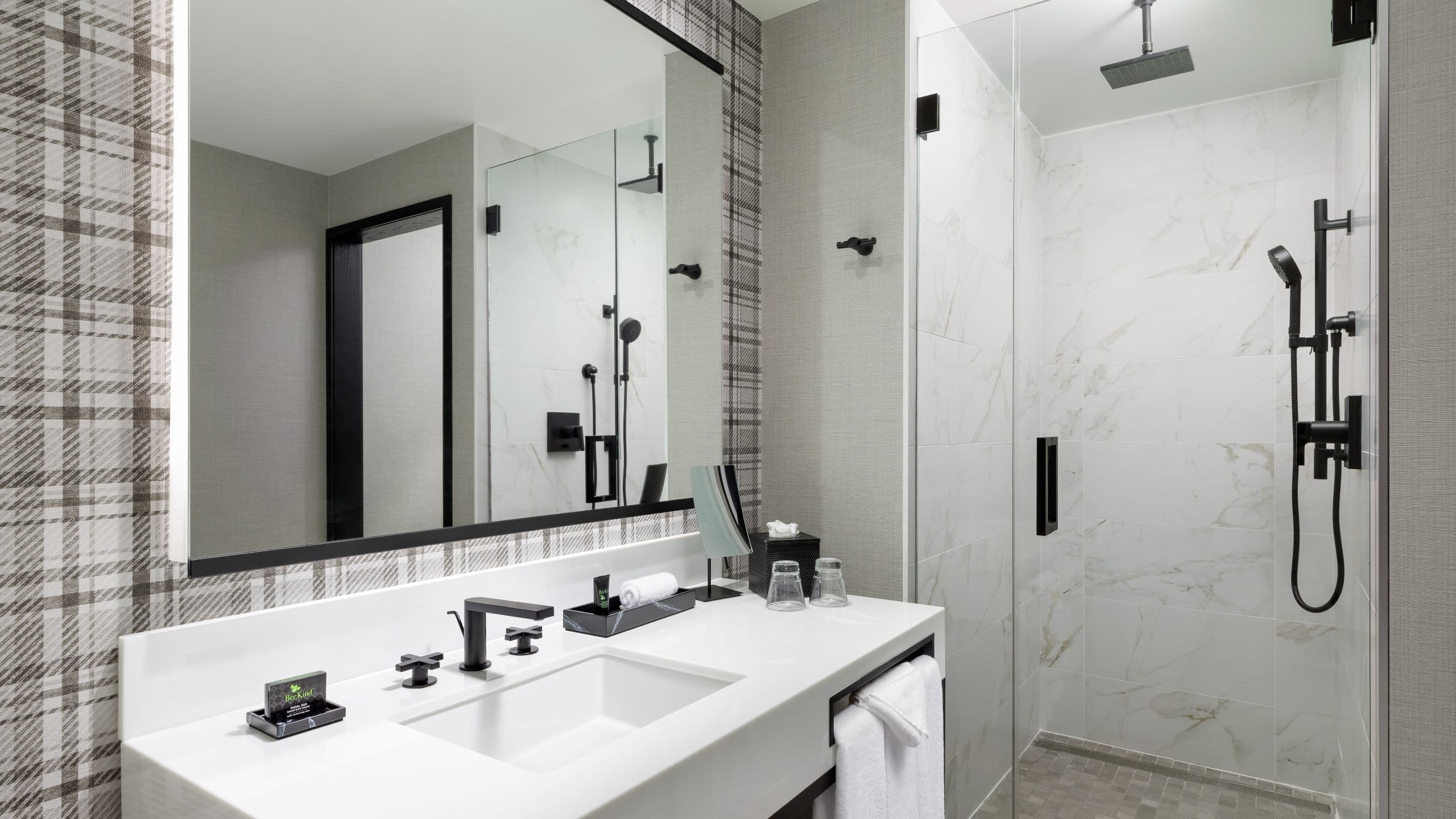 2 из 4 Hyatt Centric Mountain View Suite Bath