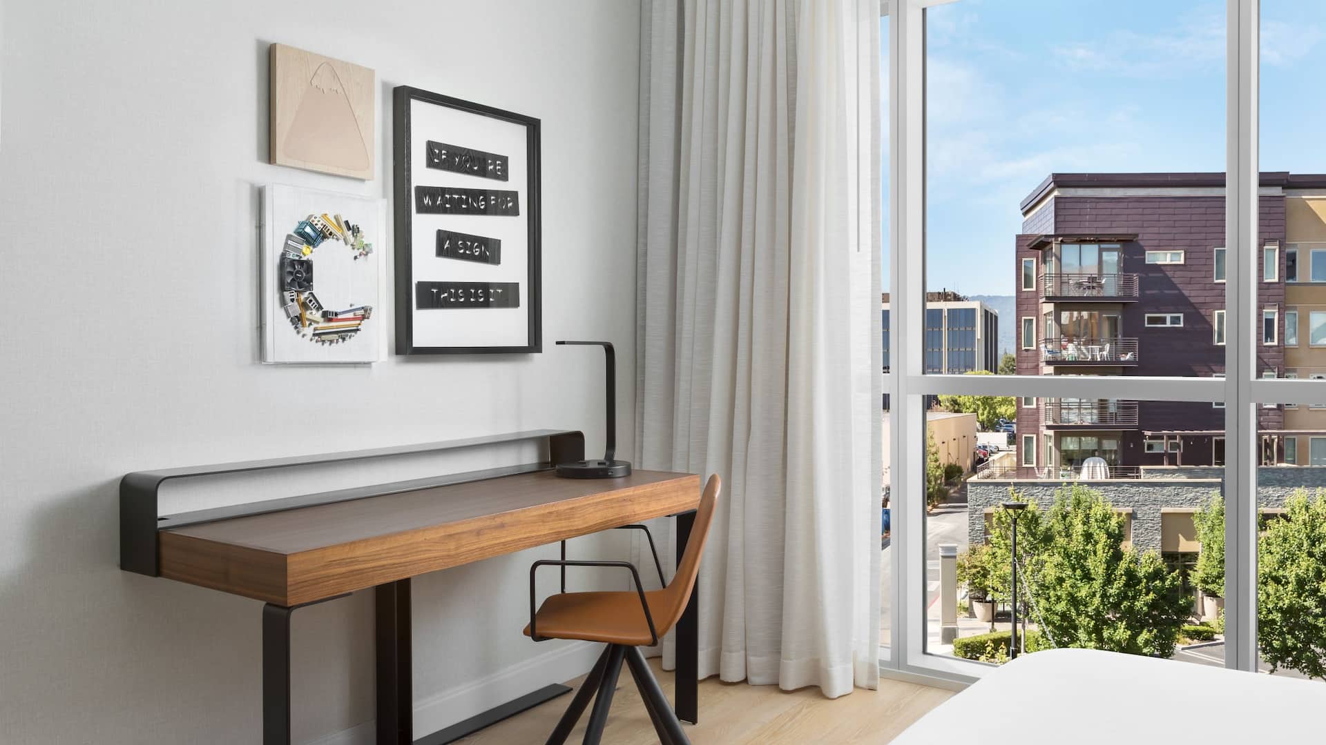 5 из 8 Hyatt Centric Mountain View Guestroom Desk