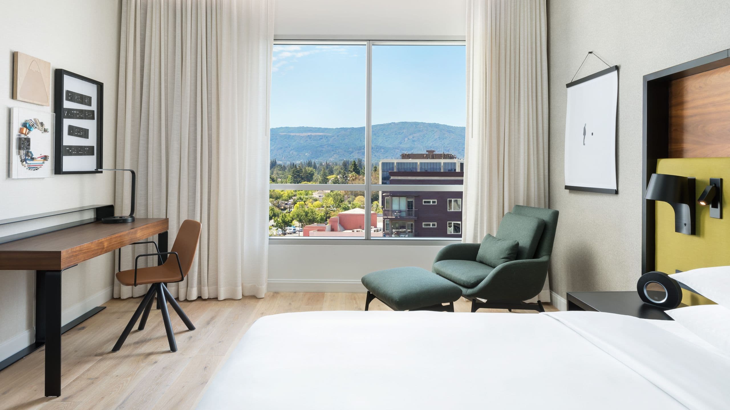 3 из 8 Hyatt Centric Mountain View King Guestroom