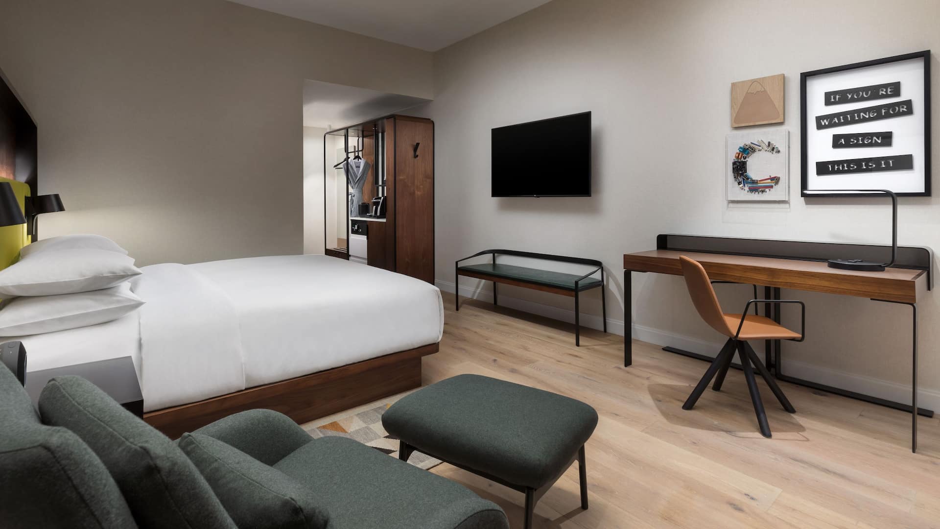 4 из 8 Hyatt Centric Mountain View King Guestroom