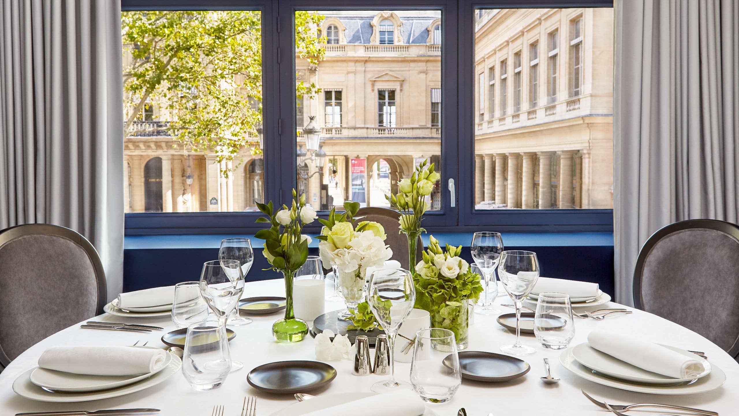 7 of 9 Hôtel du Louvre Honore Table