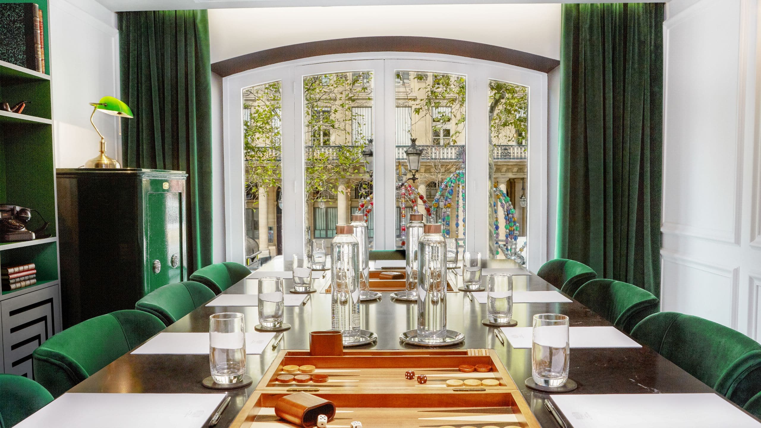 2 of 4 Hôtel du Louvre Arthur Room Meeting