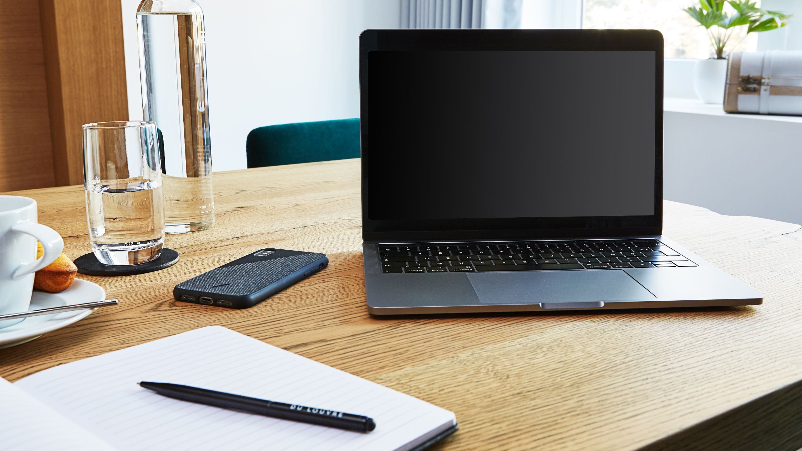 1 of 1 Hôtel du Louvre Laptop