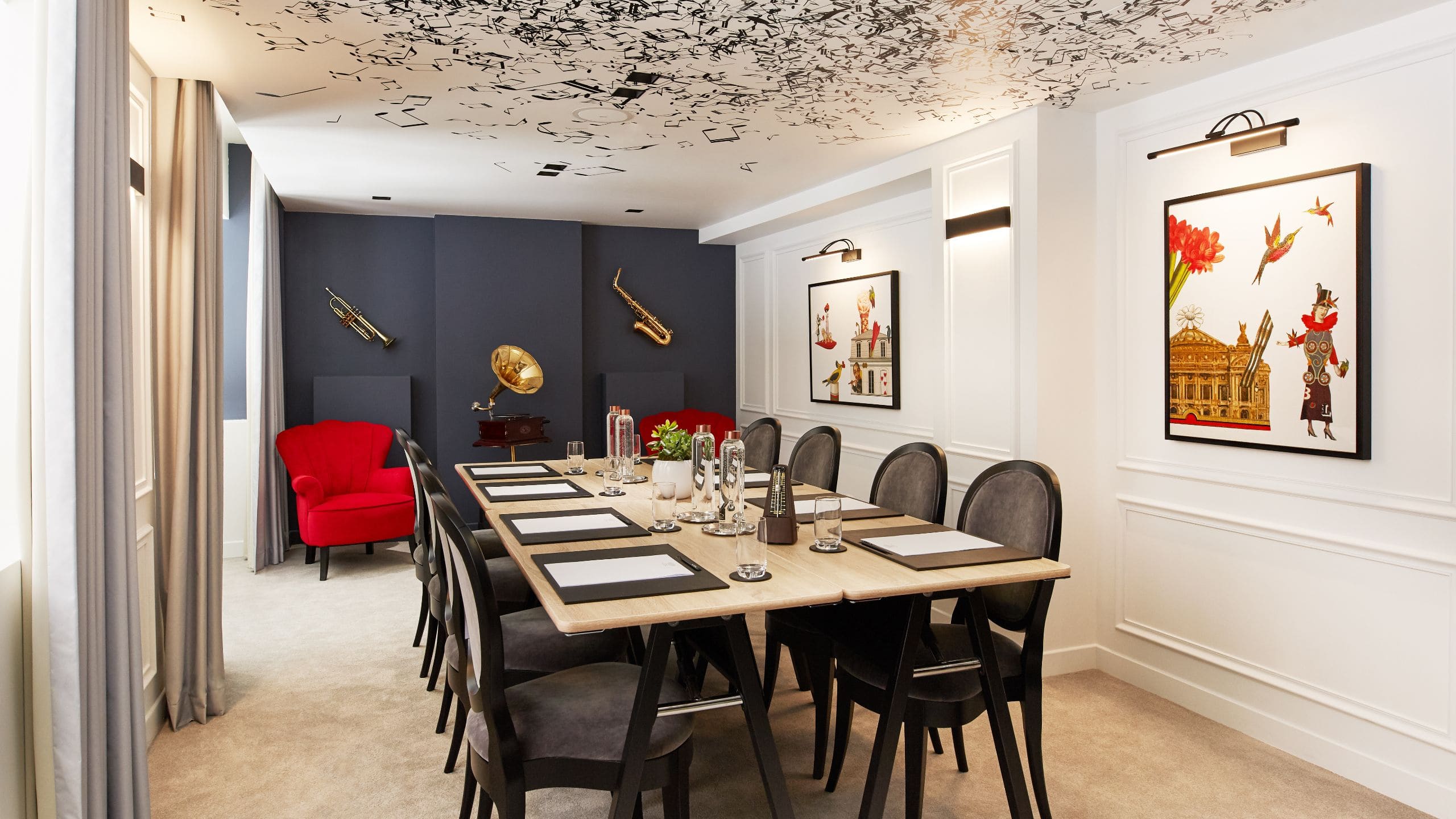 2 of 2 Hôtel du Louvre Meeting Hector