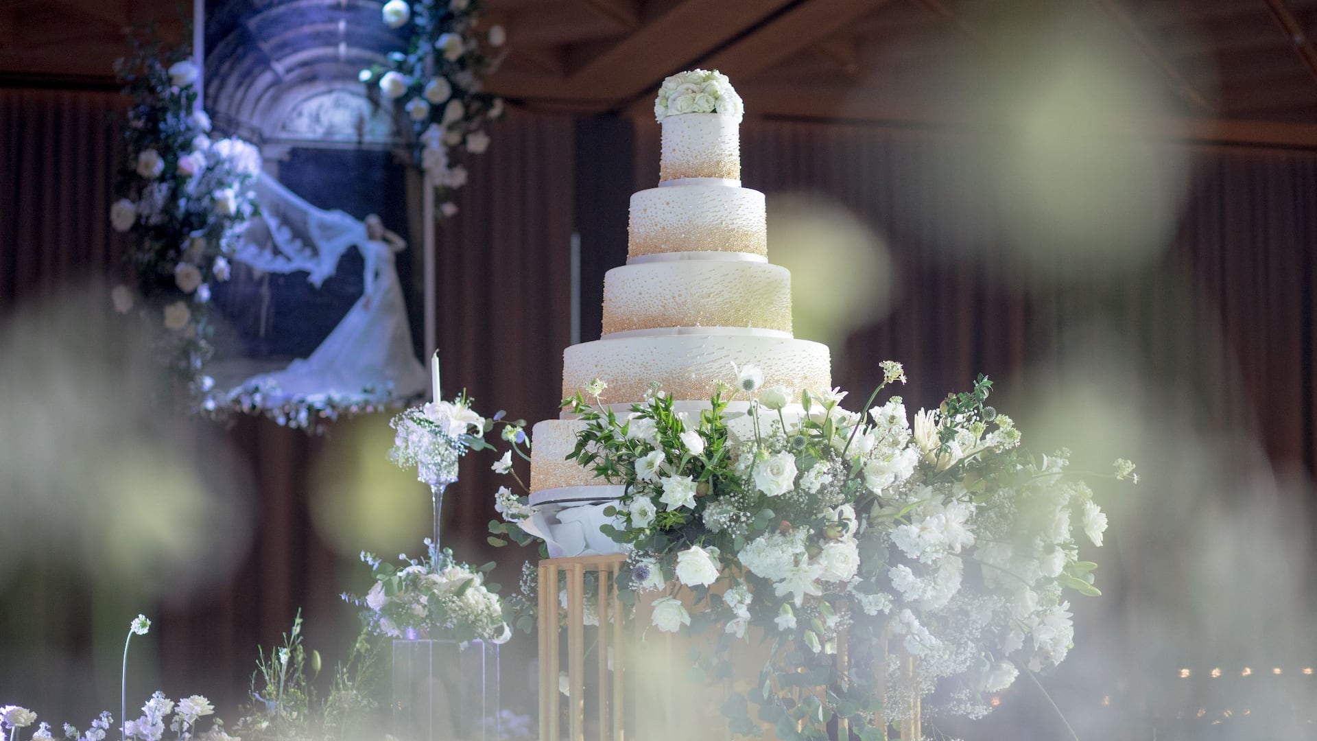 Hyatt Regency Bangkok Sukhumvit Wedding Cake
