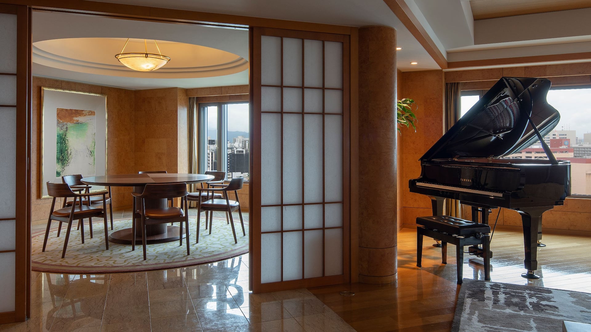 2 de 6 Grand Hyatt Fukuoka Presidential Suite Dining Area