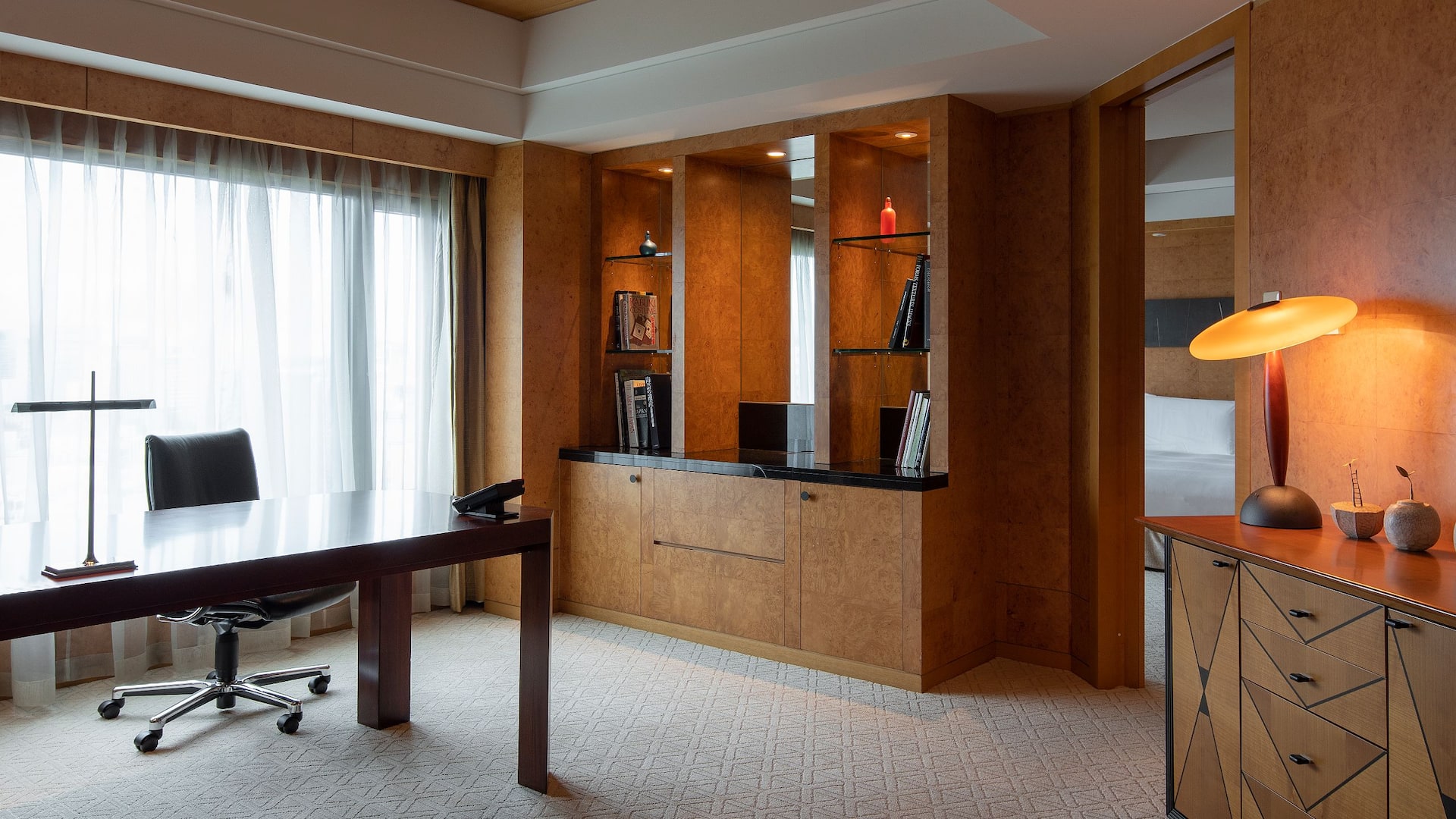 3 de 6 Grand Hyatt Fukuoka Presidential Suite Study