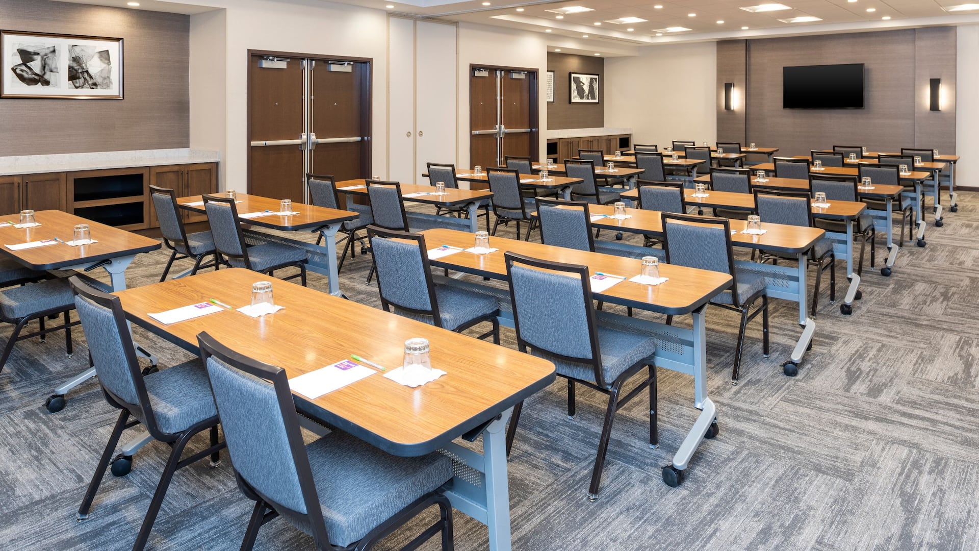 Hyatt Place Flint / Grand Blanc Meeting Room Clasroom Setup