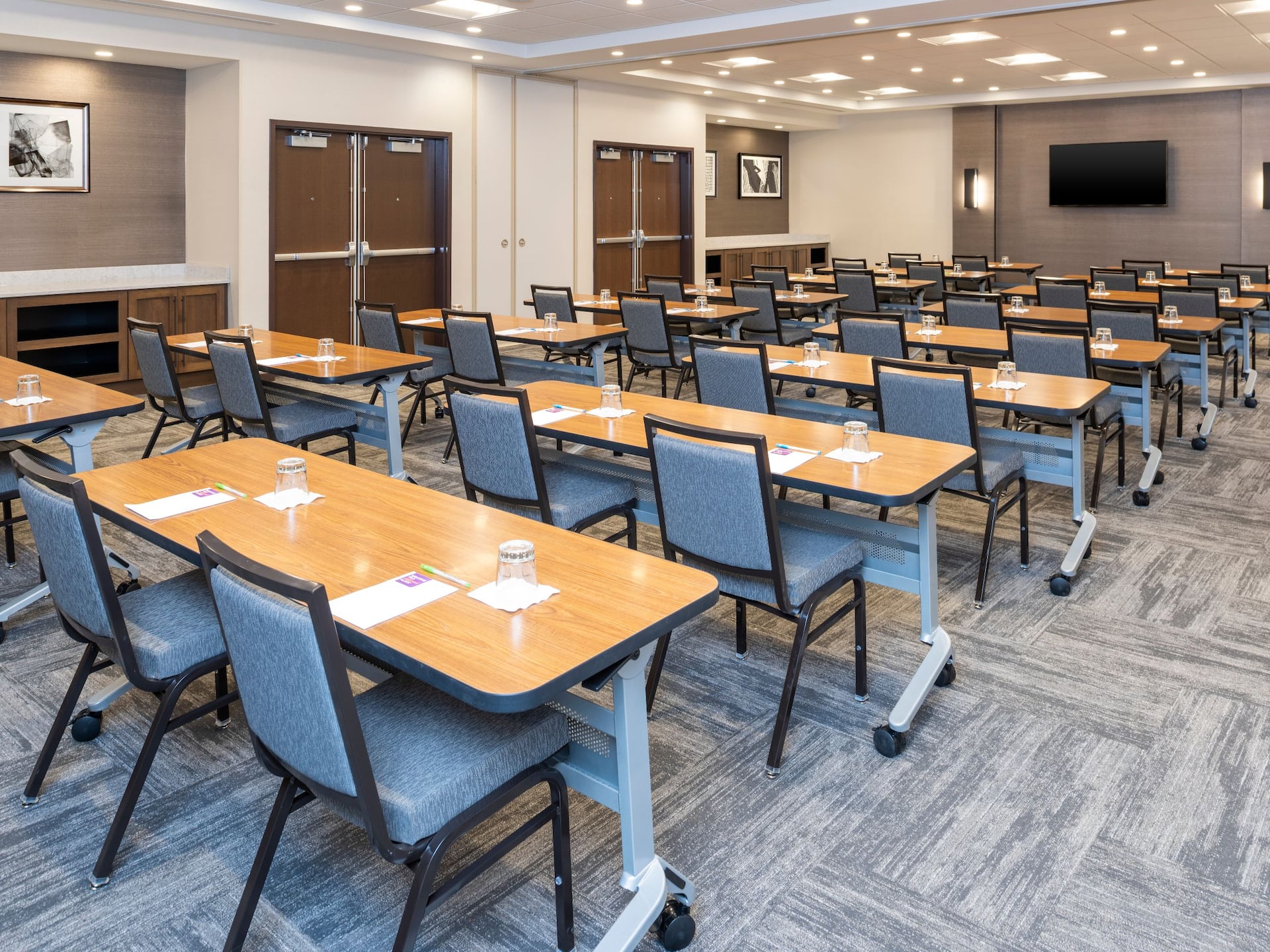 Hyatt Place Flint / Grand Blanc Meeting Room Clasroom Setup