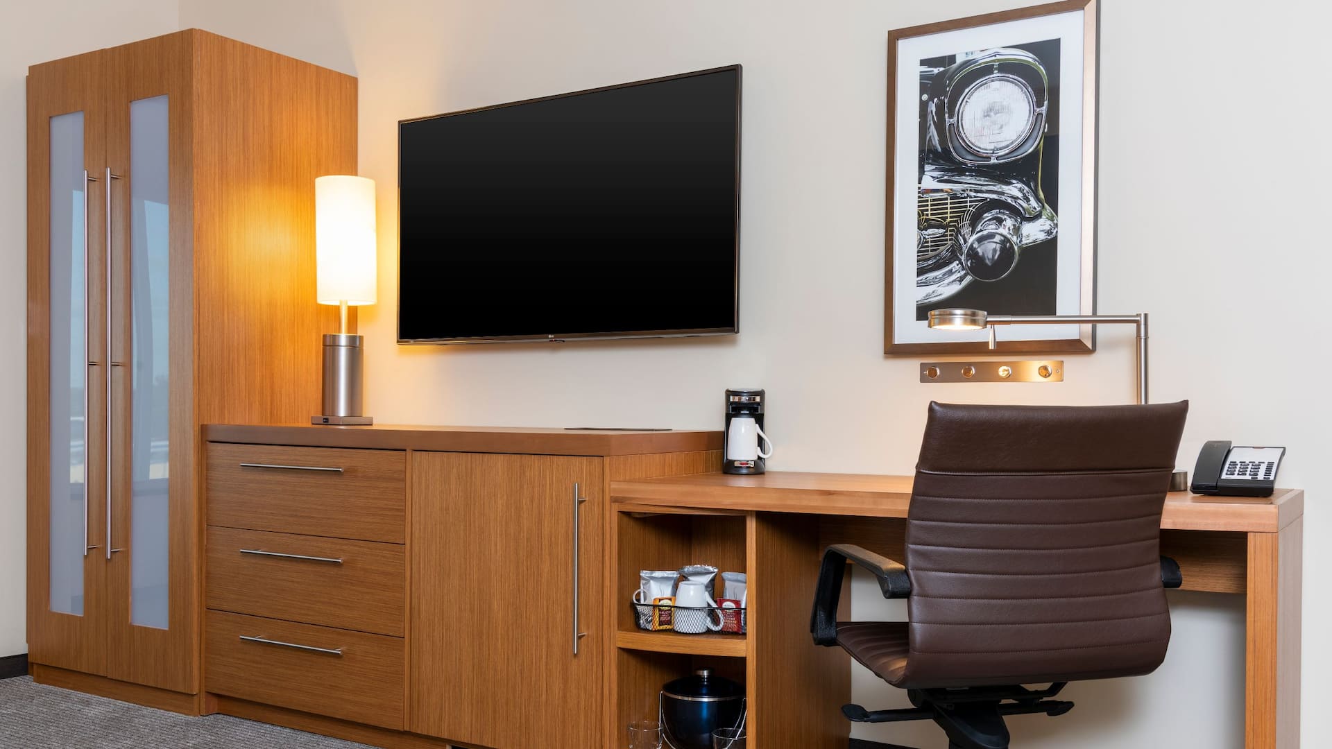 6 of 6 Hyatt Place Flint / Grand Blanc Accessible Guestroom Desk