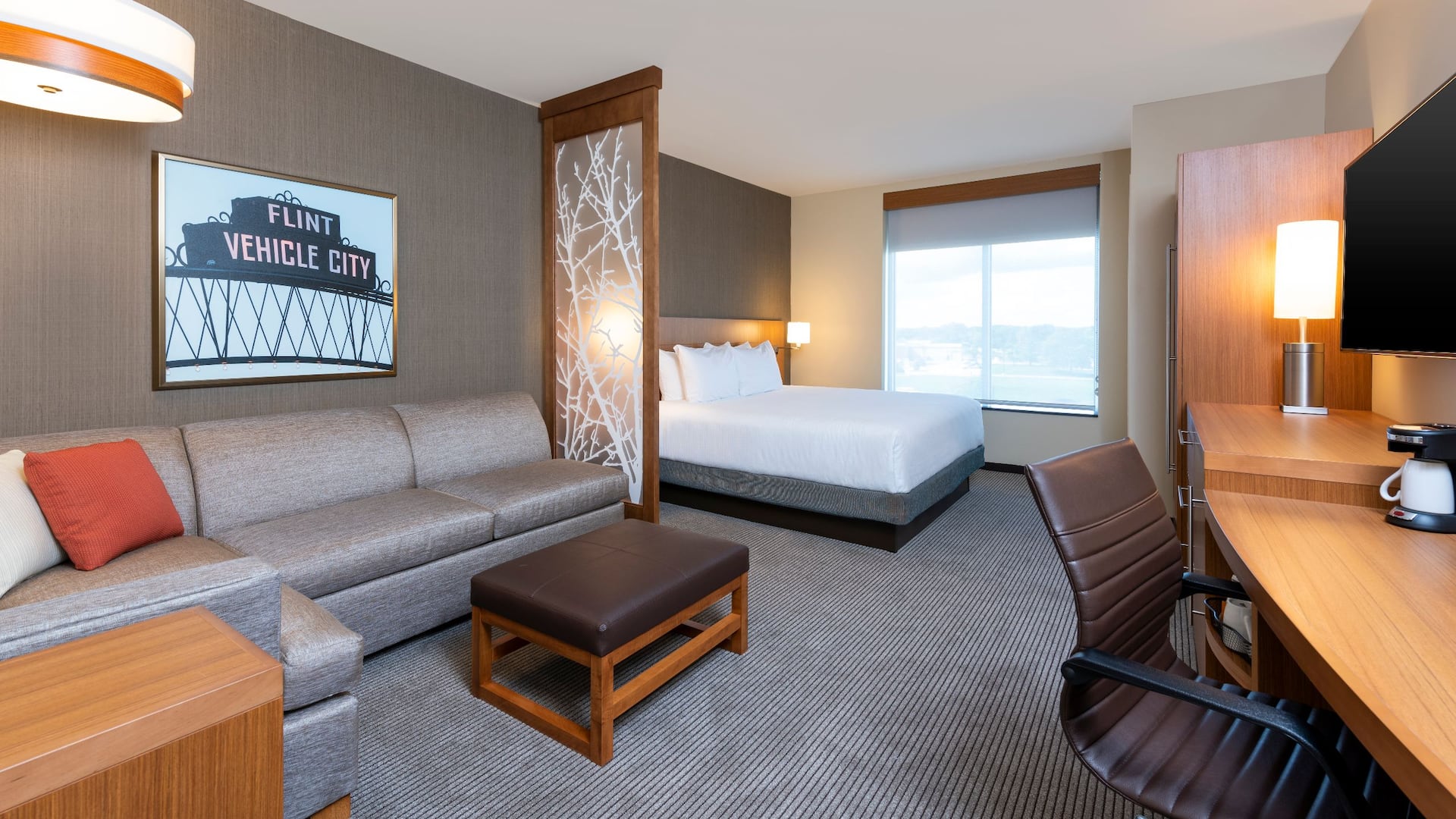Hyatt Place Flint / Grand Blanc Standard King Guestroom