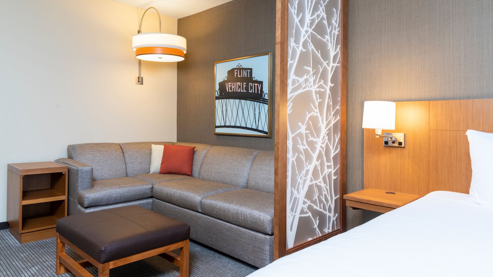 Hyatt Place Flint / Grand Blanc Standard King Guestroom