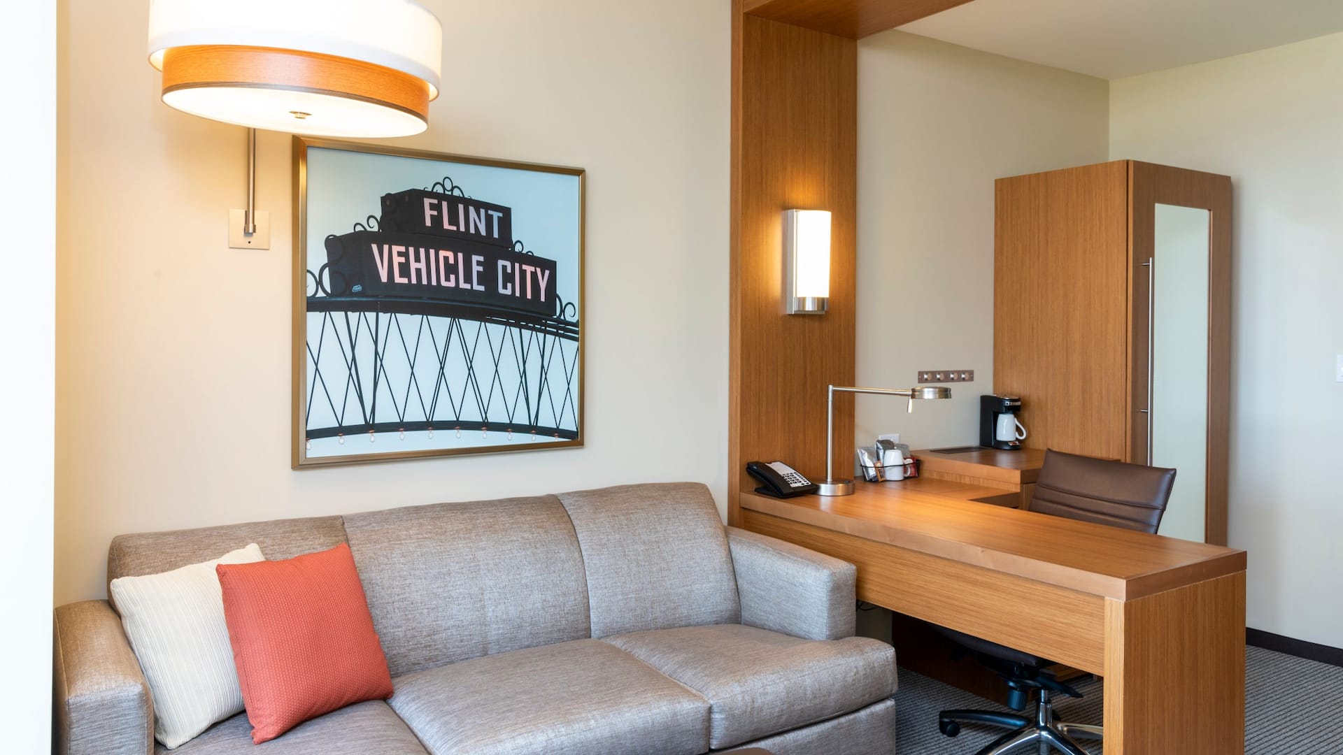 Hyatt Place Flint / Grand Blanc Specialty King Guestroom