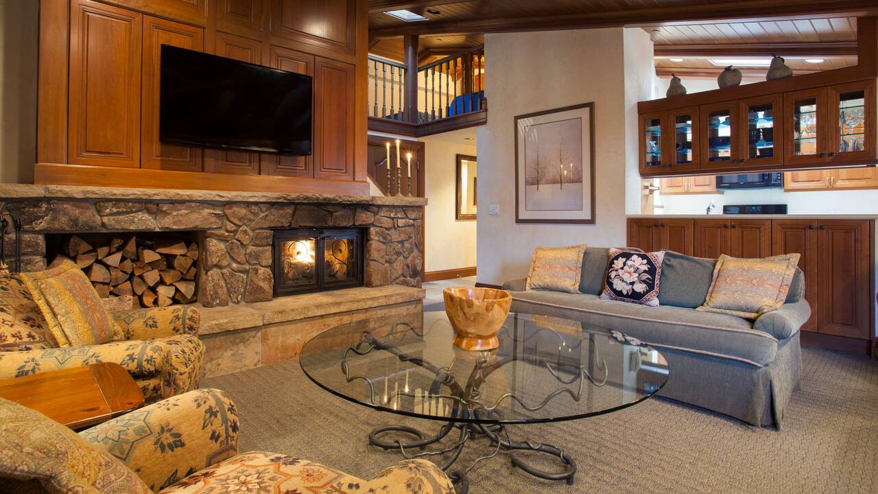 Plaza 6 living room