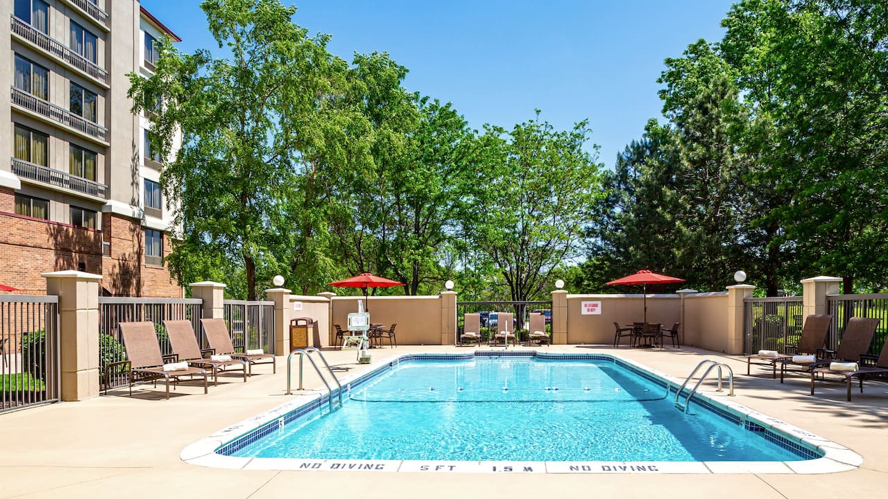 Hyatt Place Kansas City/Overland Park/Convention Center Outdoor Swimming Pool