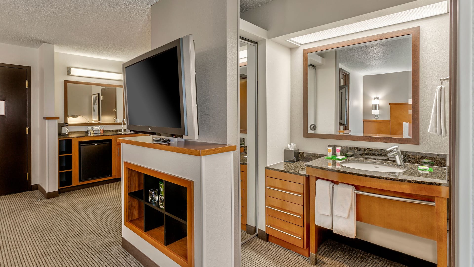 Hyatt Place Kansas City/Overland Park/Convention Center King Guestroom