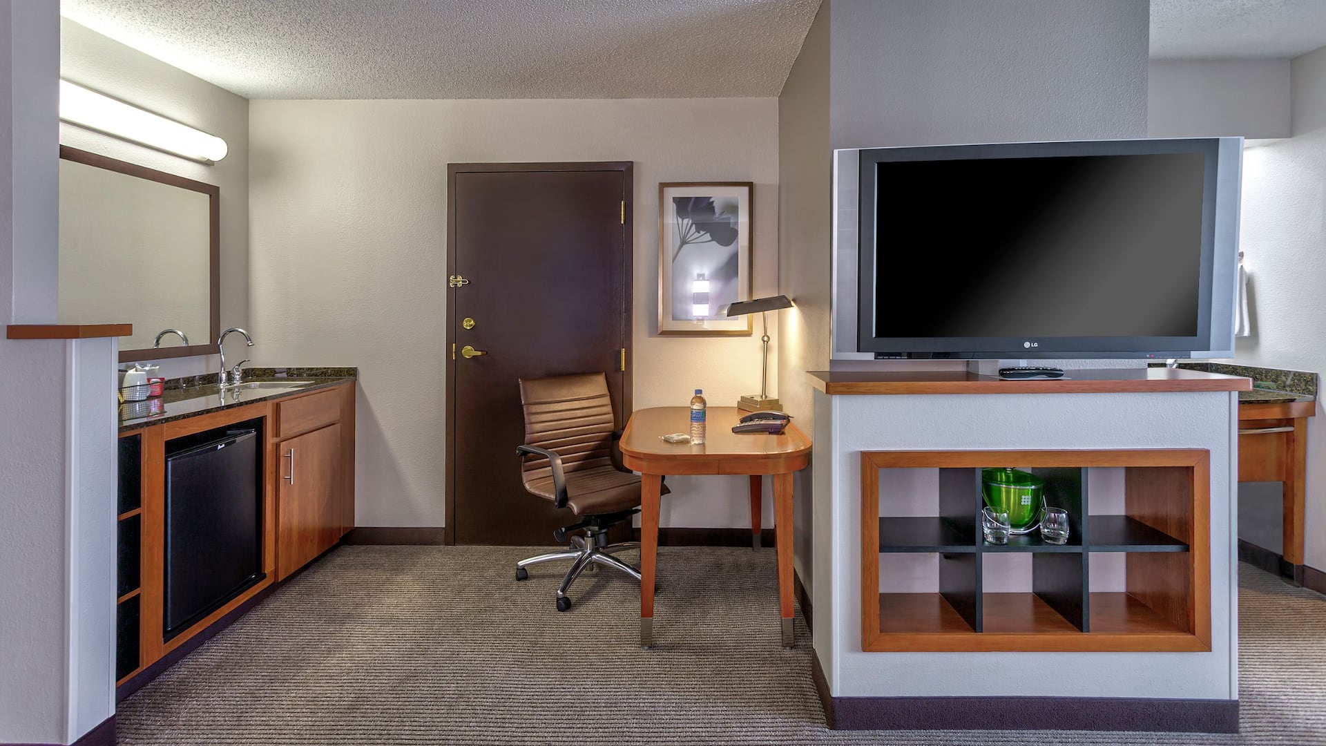 Hyatt Place Kansas City/Overland Park/Convention Center King Guestroom Desk