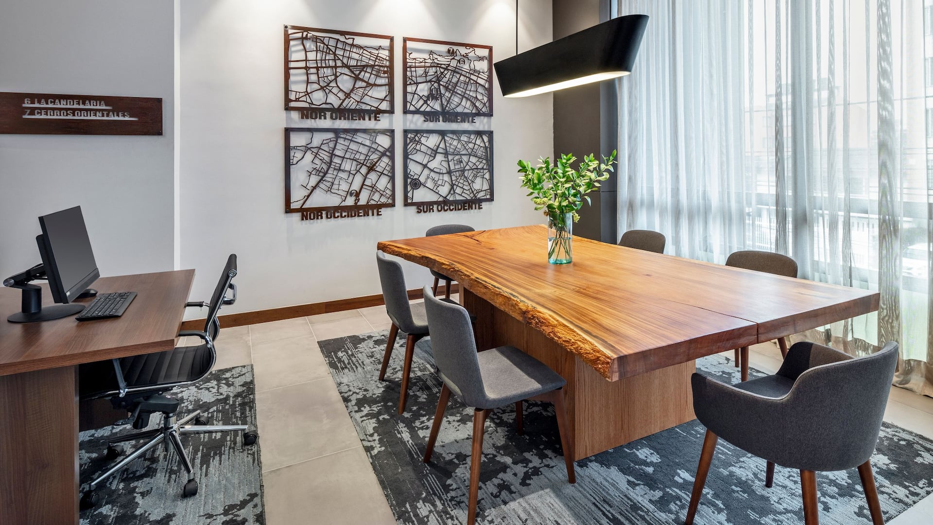 Hyatt Place Bogota / Convention Center Business Center