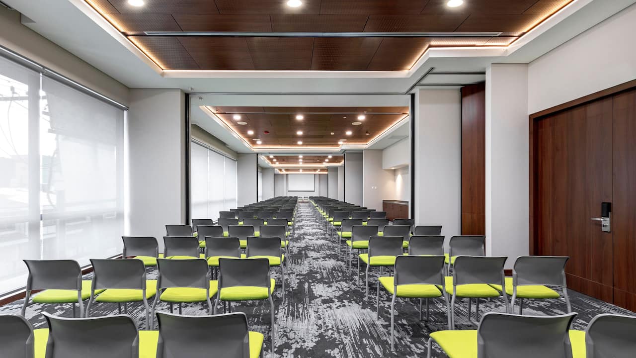 Meeting room with theater setup at Hyatt Place Bogota/Convention Center