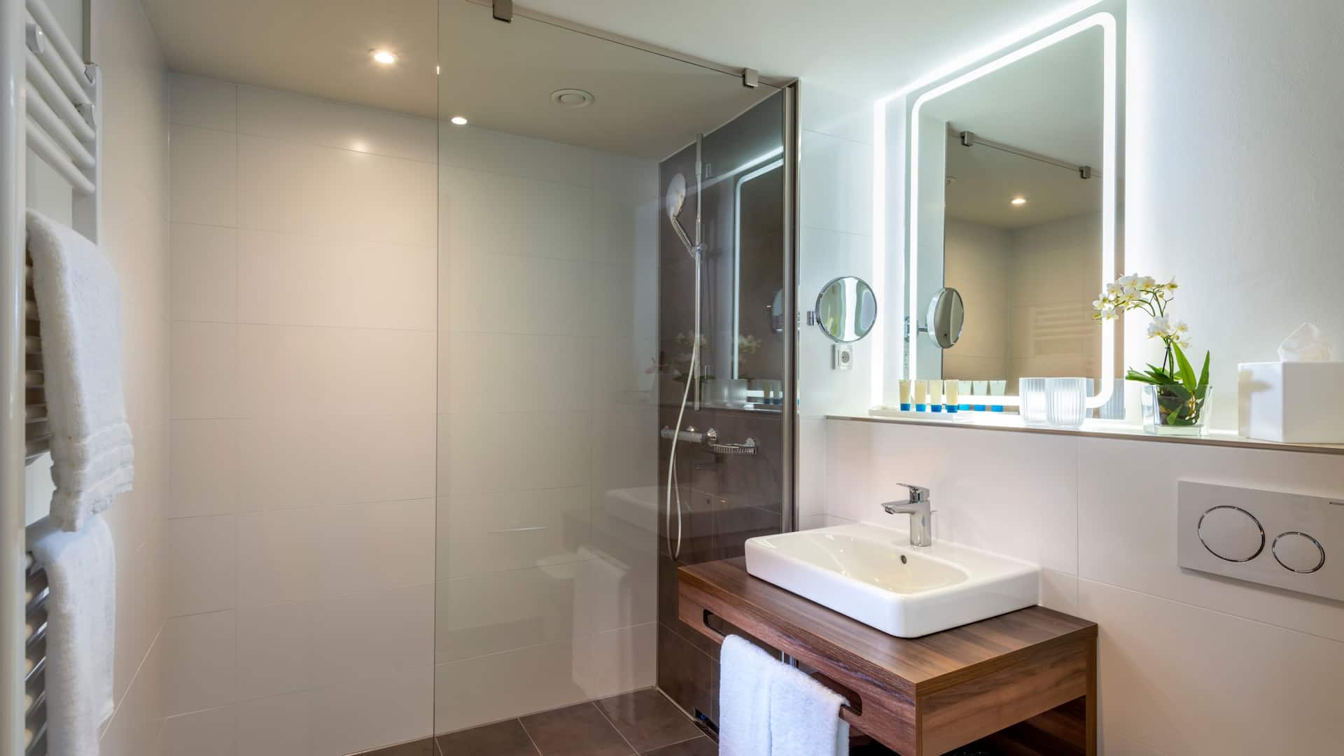 2 von 7 Hyatt House Frankfurt Eschborn Bathroom
