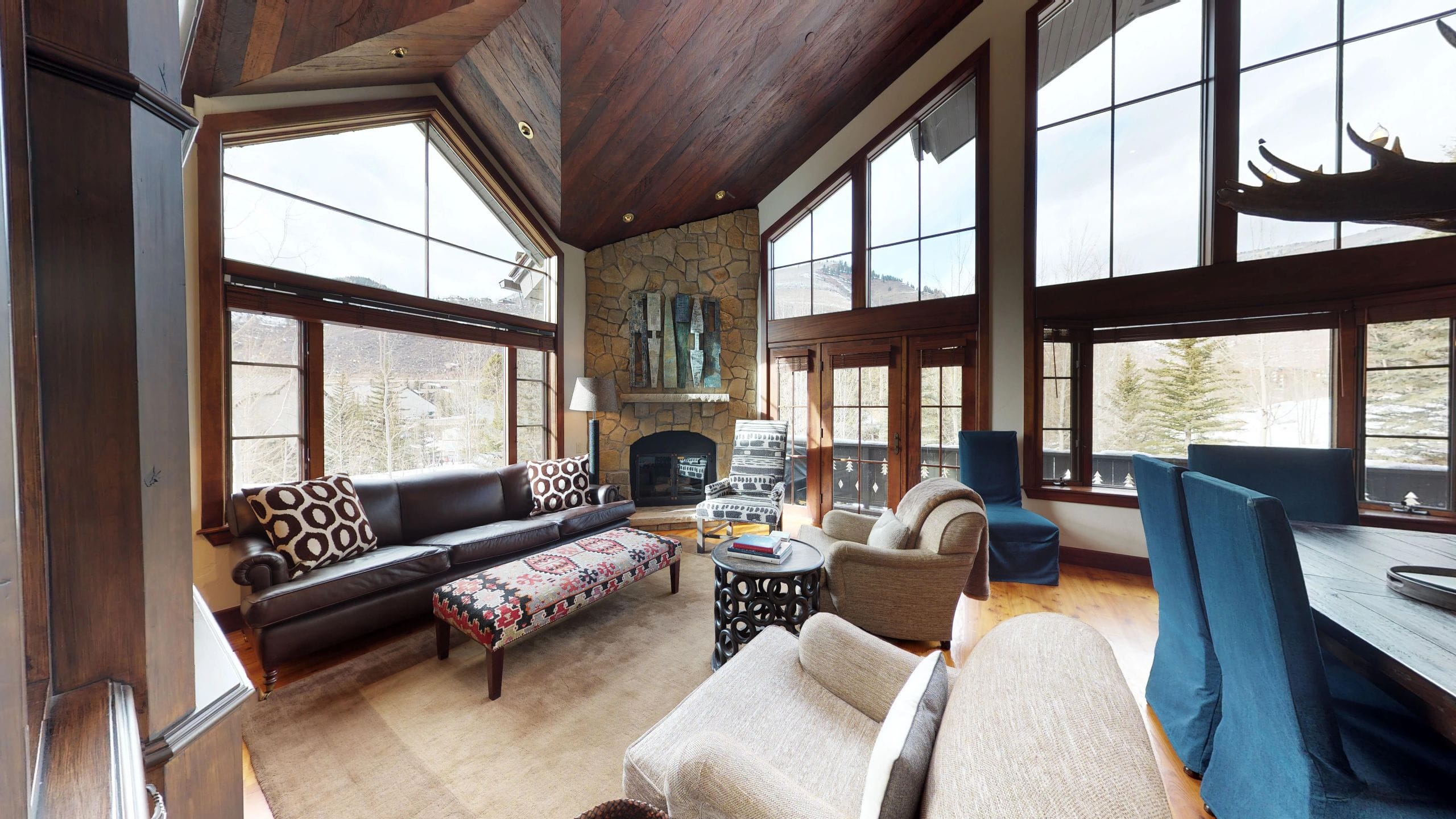 1 de 4 Vail Residences at Cascade Village Five Bedroom Platinum Residence Living Room