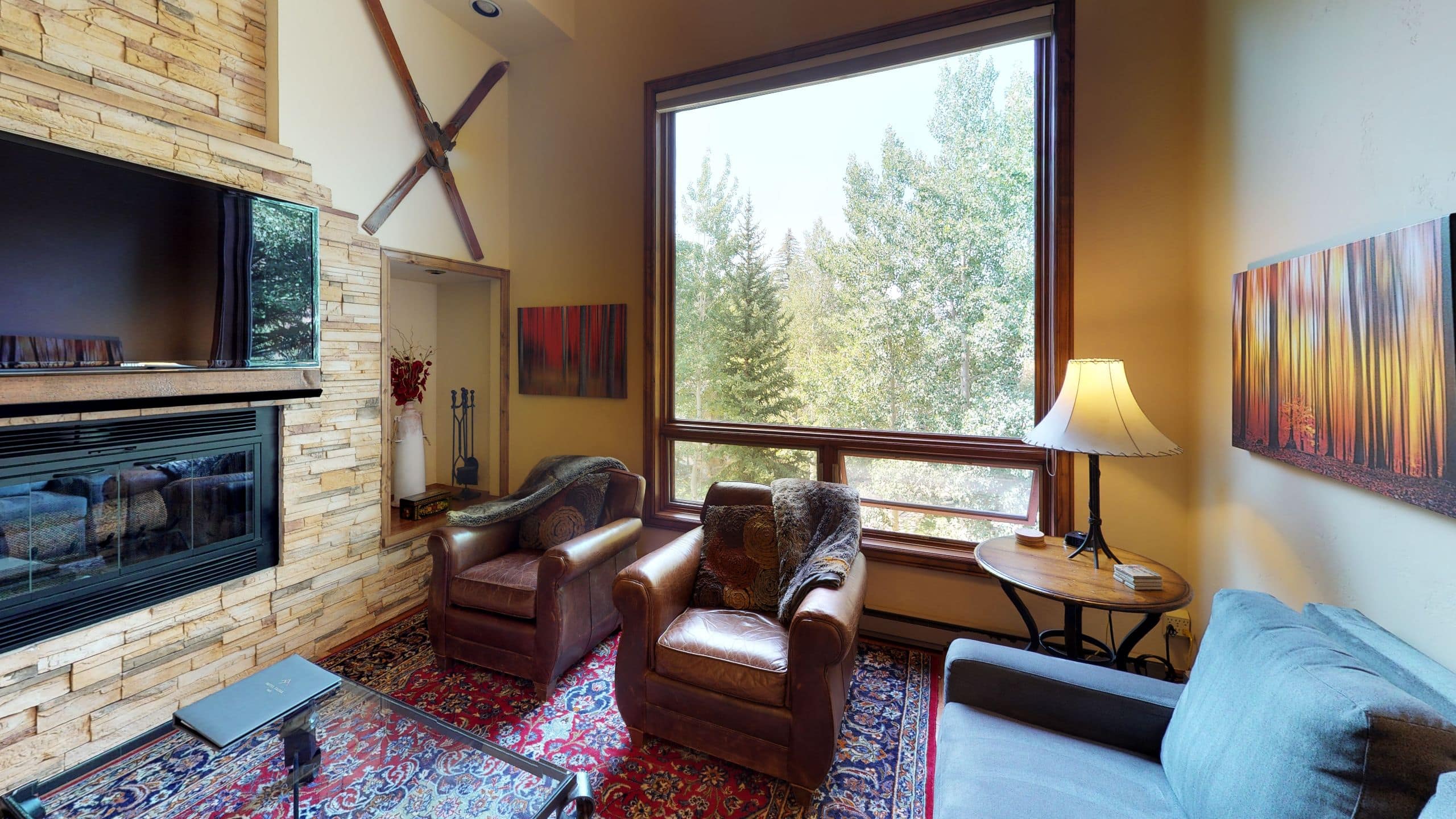 2 de 5 Vail Residences at Cascade Village Two Bedroom and Loft Platinum Millrace Living Area