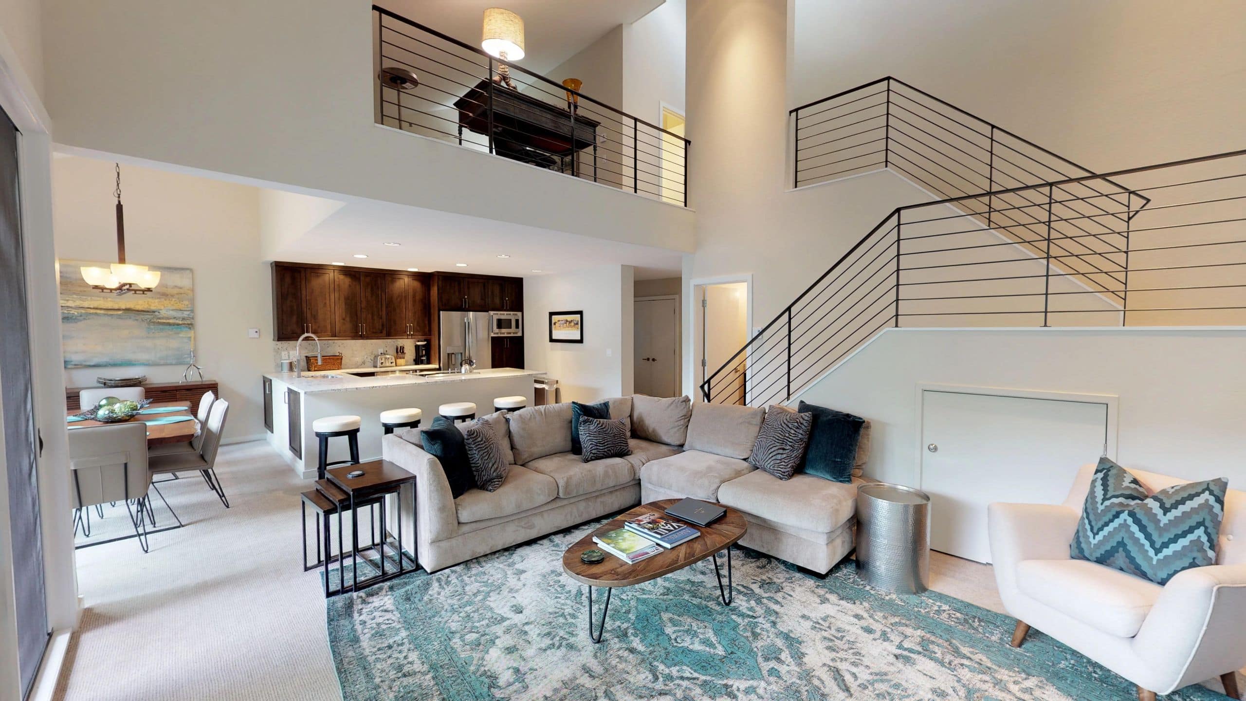 2 de 4 Vail Residences at Cascade Village Three Bedroom and Loft Platinum Millrace Living Area