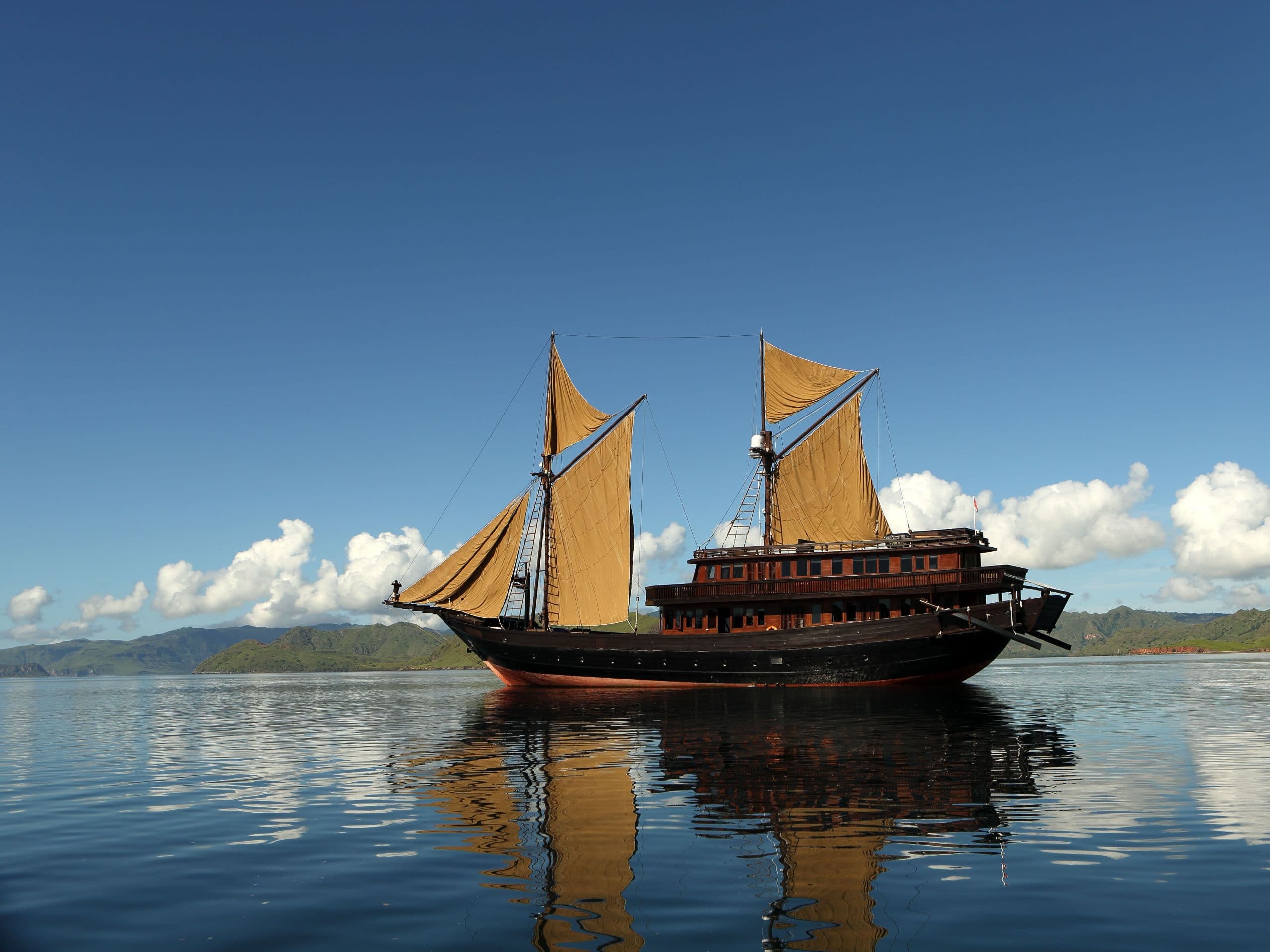 阿丽拉普娜玛号