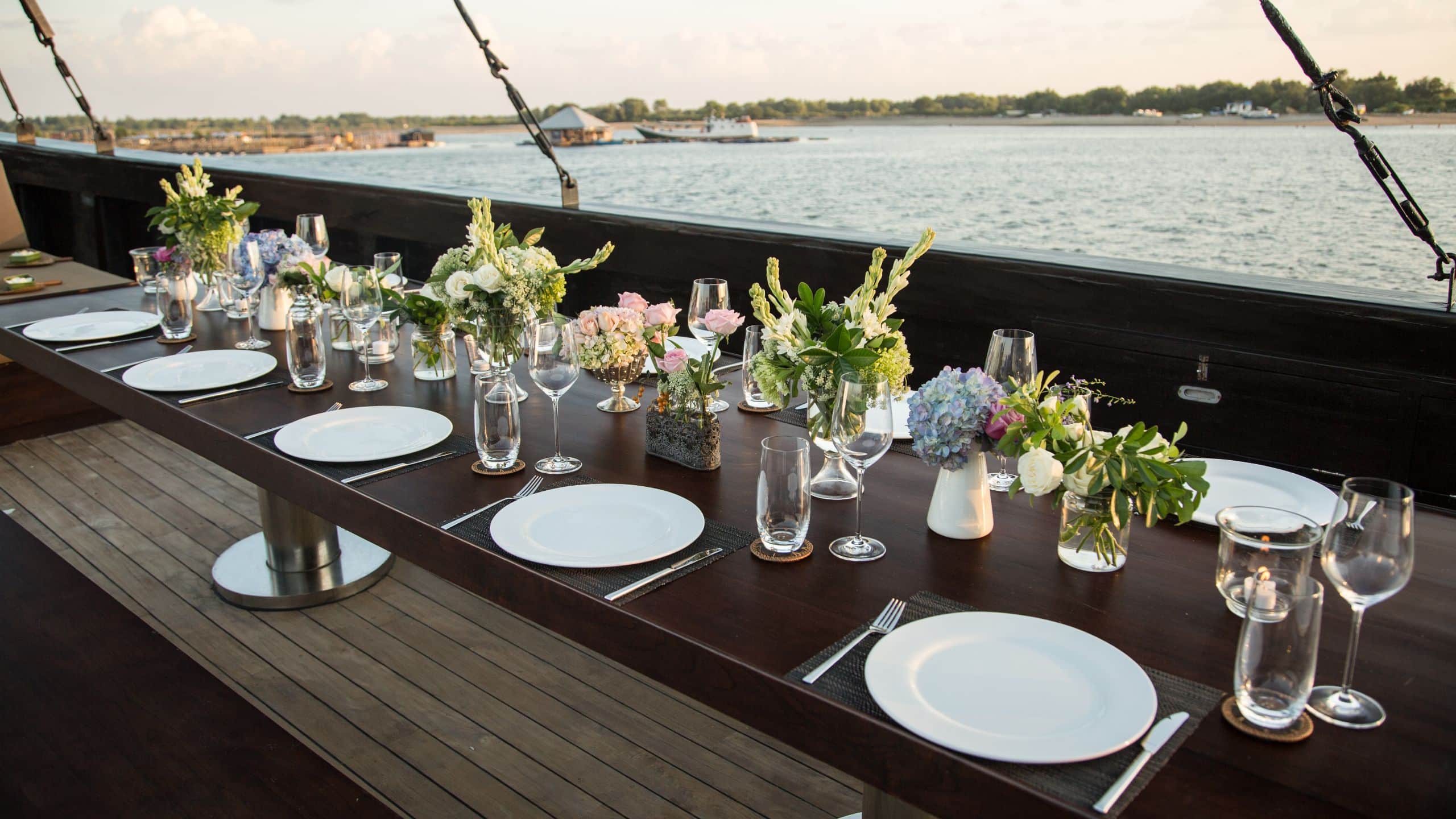 Alila Purnama The Deck Dining Setup