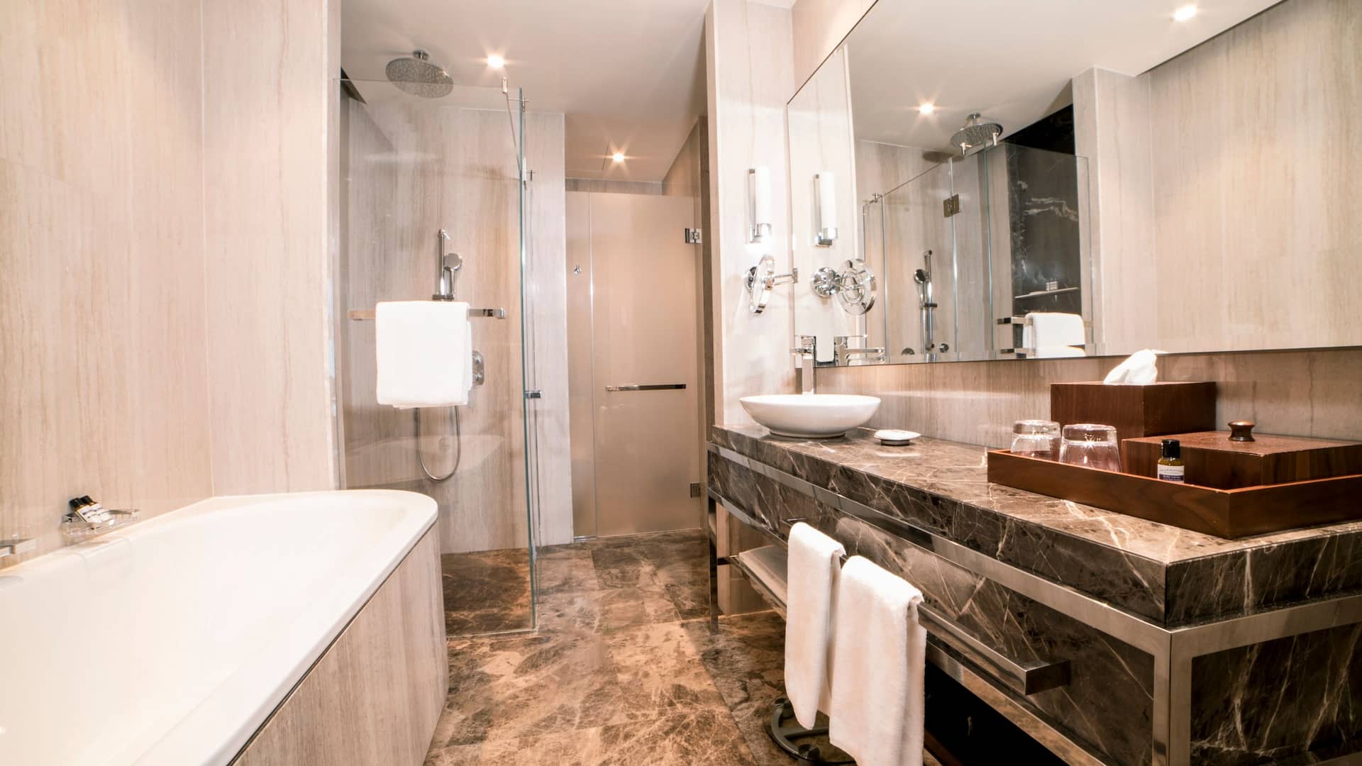 2 de 5 Hyatt Regency Istanbul Ataköy Regency Club King Bathroom