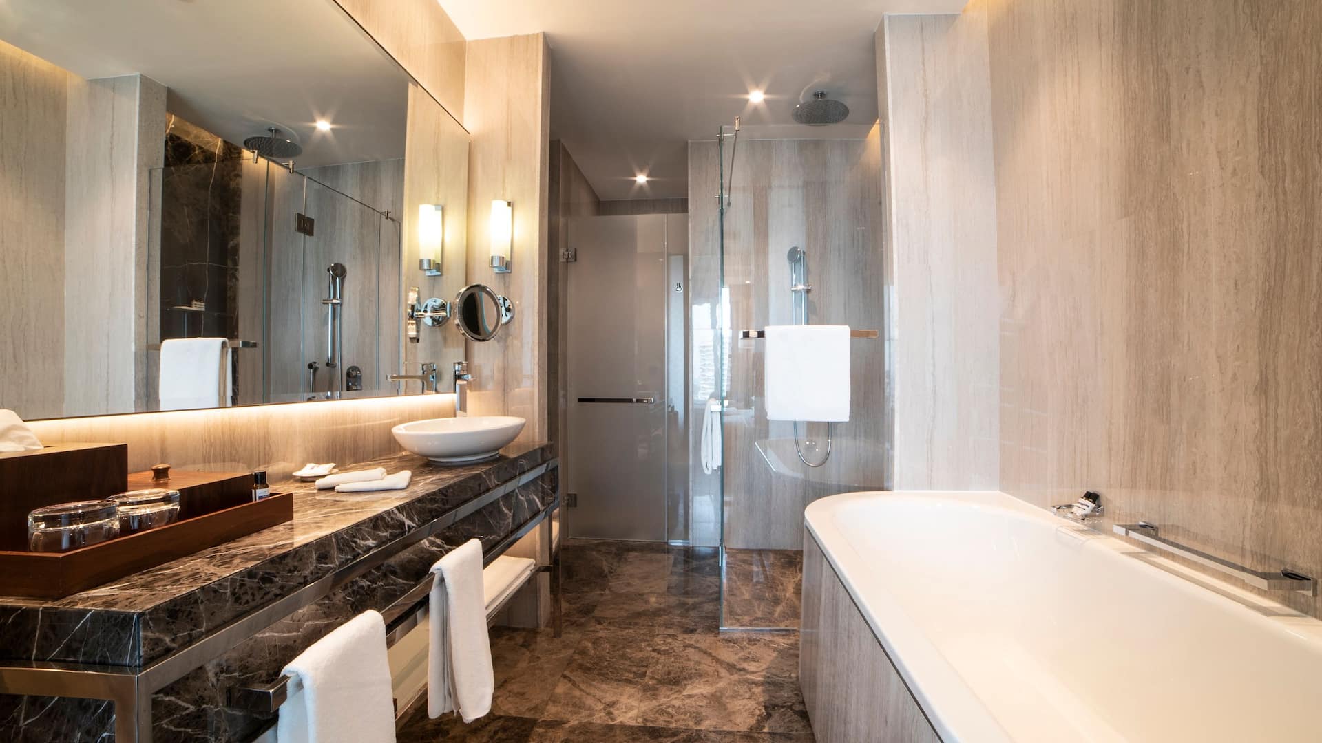 2 de 5 Hyatt Regency Istanbul Ataköy Regency Club Twin Bathroom