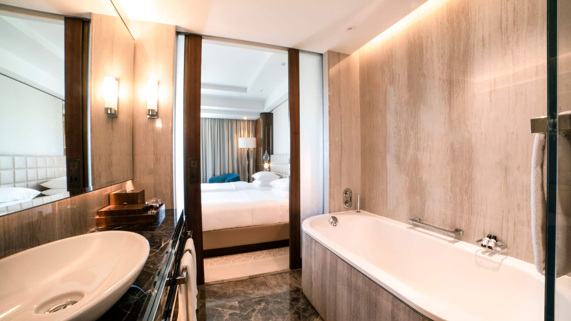 4 de 5 Hyatt Regency Istanbul Ataköy Twin Guest Bathroom