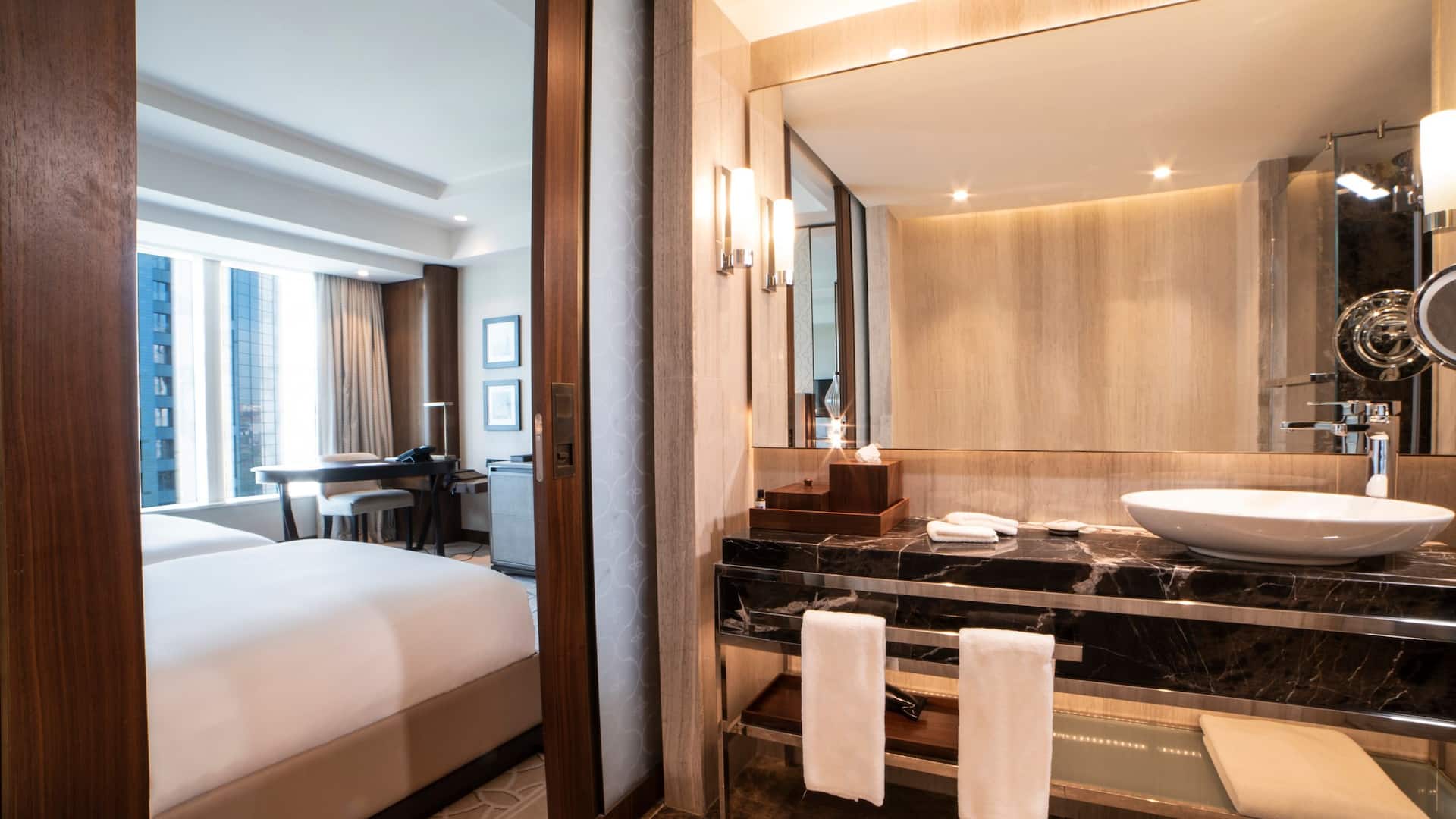 2 de 5 Hyatt Regency Istanbul Ataköy Standard Twin Guest Bathroom