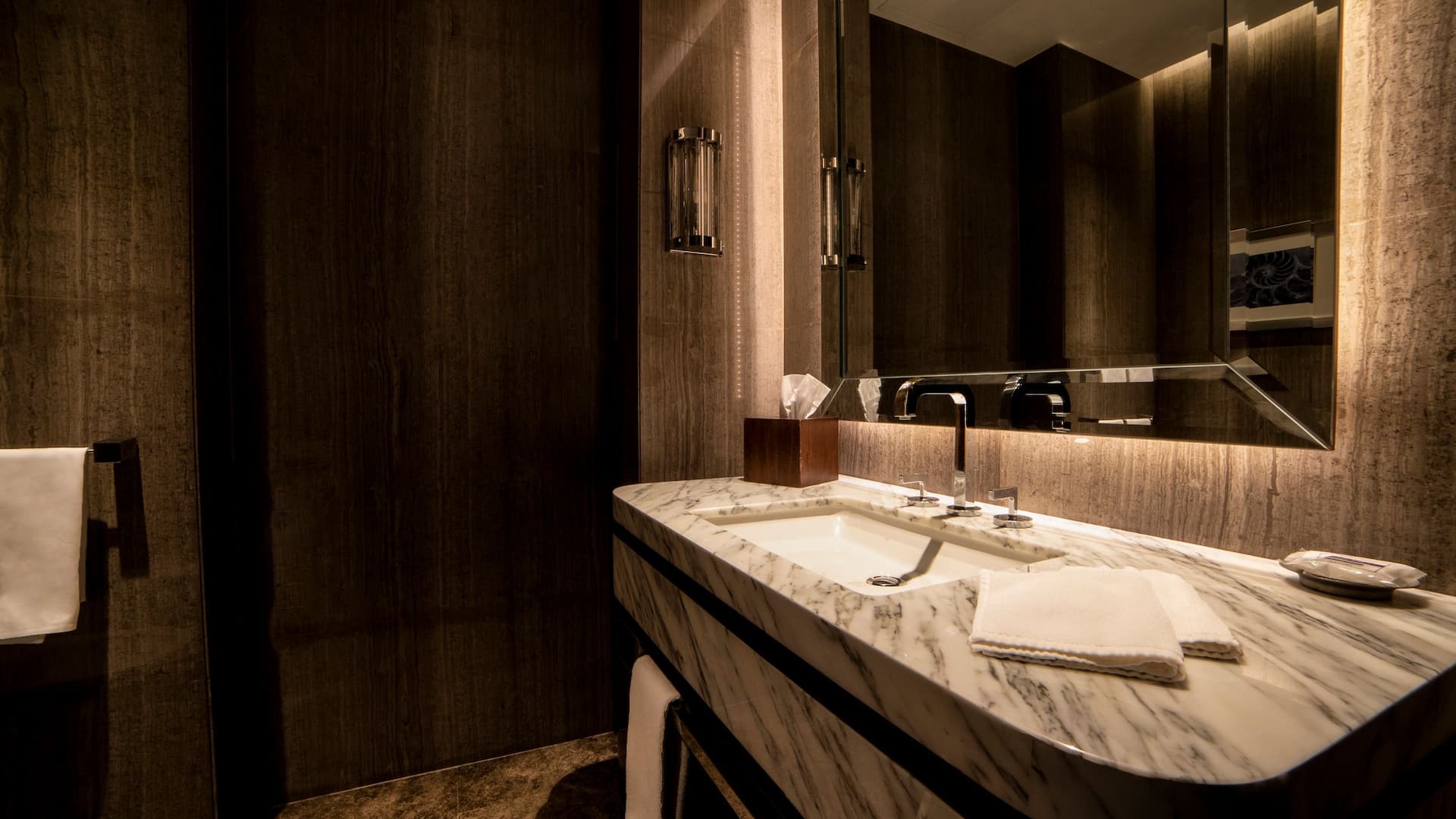 7 de 7 Hyatt Regency Istanbul Ataköy Diplomatic Suite Bathroom