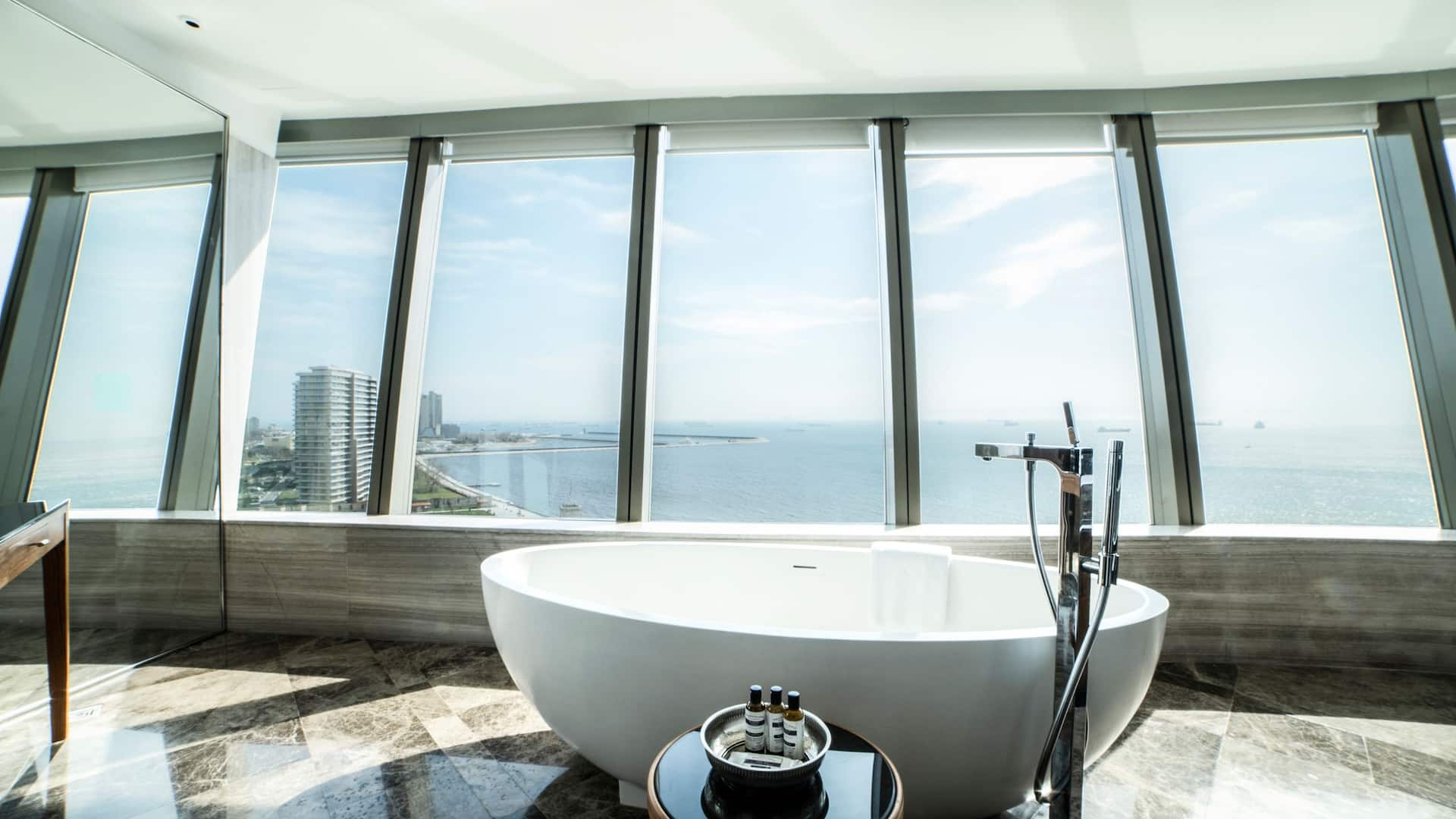 7 de 7 Hyatt Regency Istanbul Ataköy Marmara Suite Bathroom