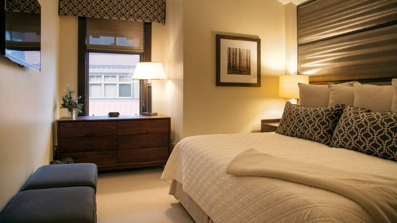 Capital Peak , penthouse guest bedroom