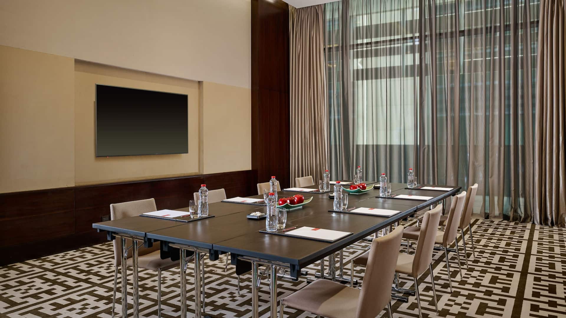 Grand Hyatt Abu Dhabi Hotel & Residences Emirates Pearl Quimasha Meeting Room
