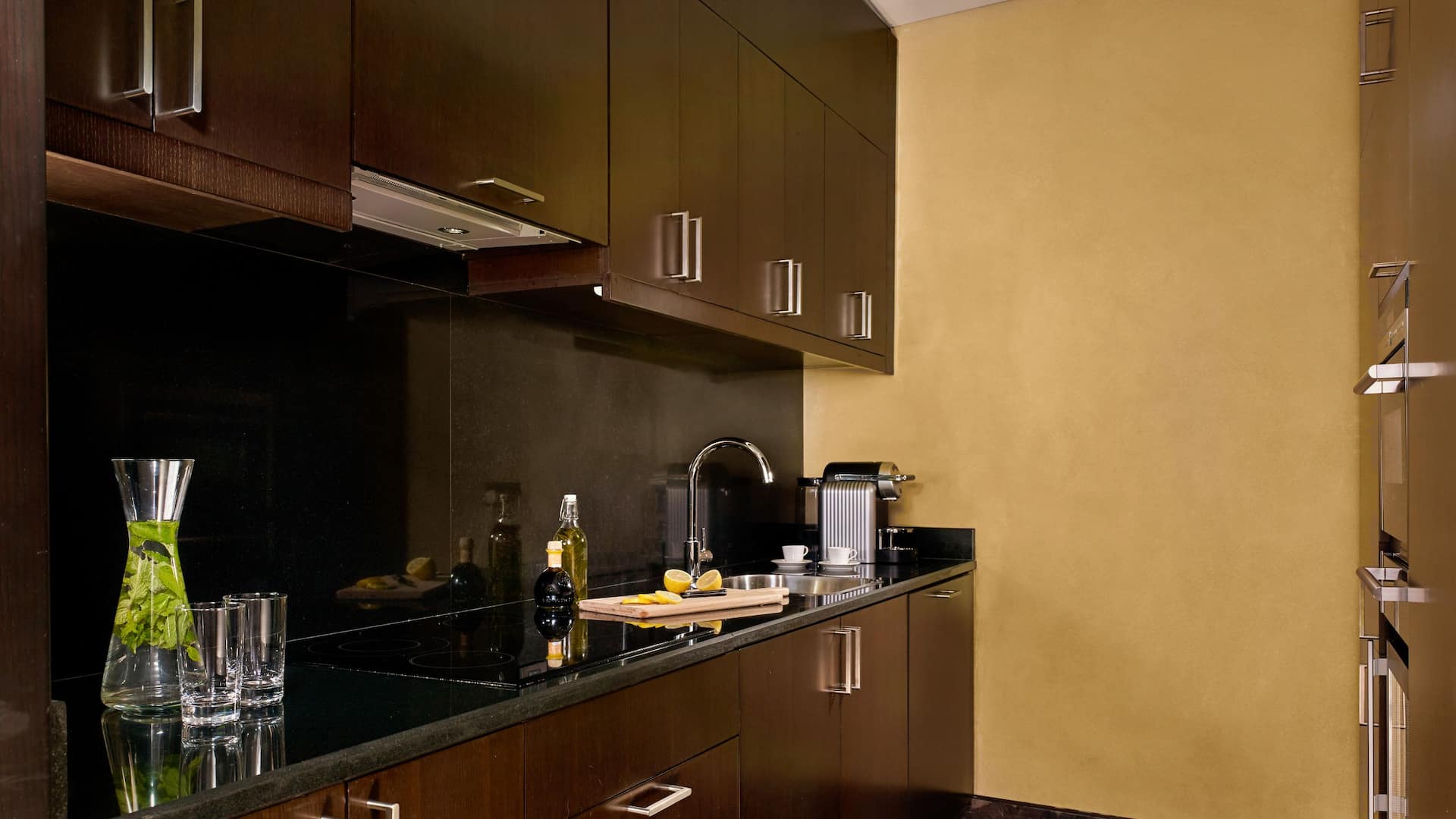5 من 5 Grand Hyatt Abu Dhabi Hotel & Residences Emirates Pearl Residence Kitchen