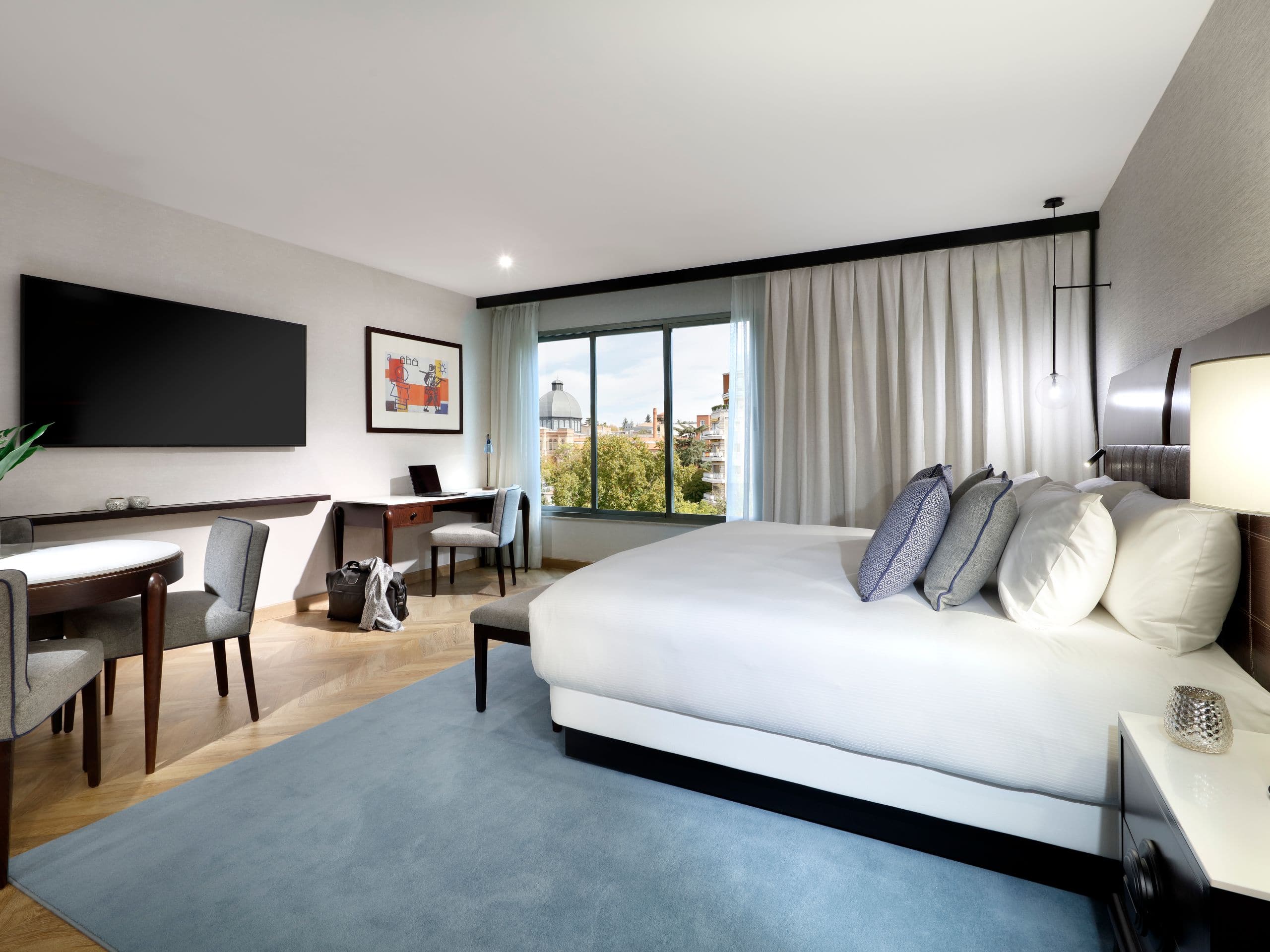 Upscale Rooms and Suites Near Puerta Del Sol | Hyatt Regency Hesperia ...