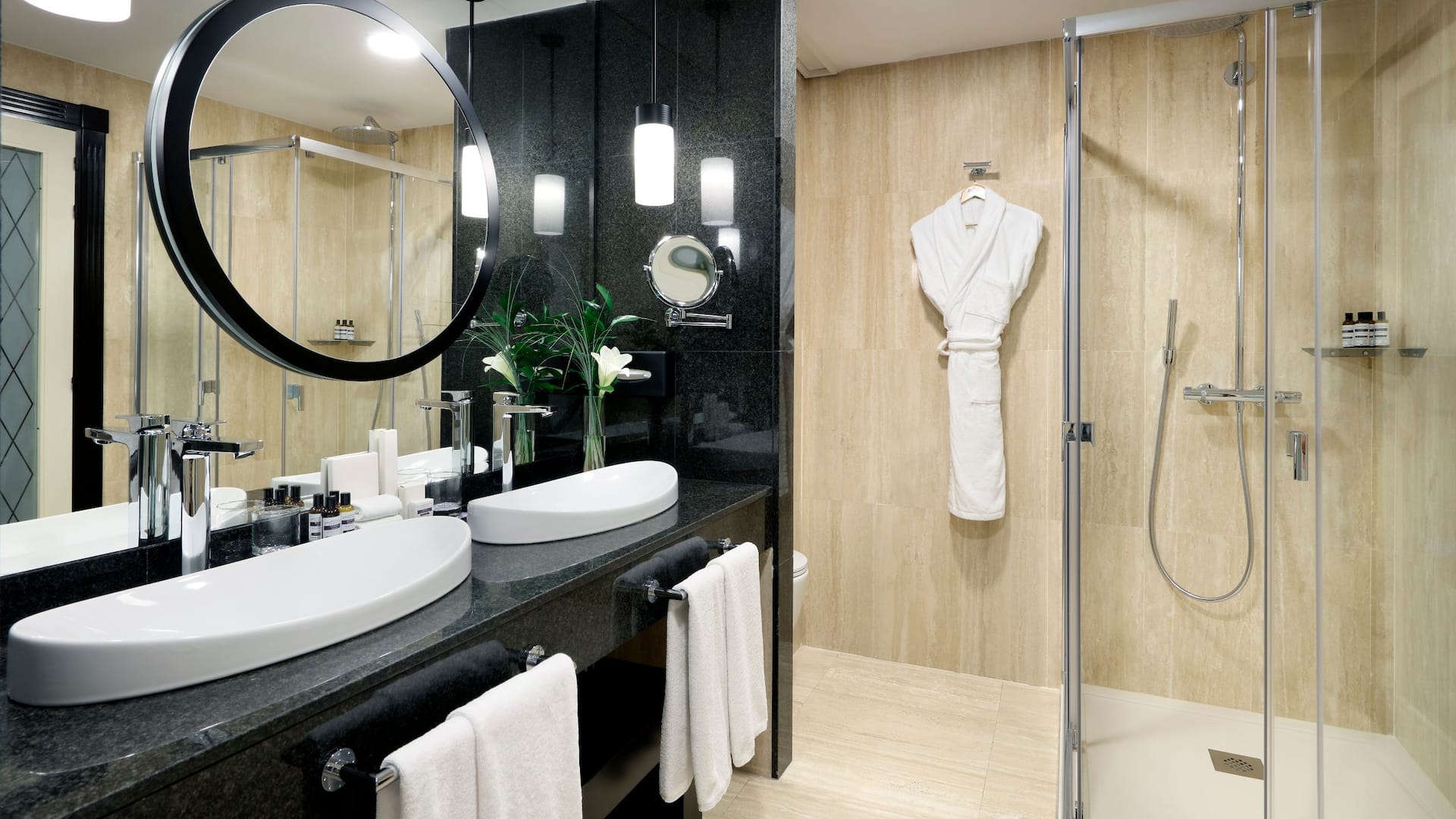 5 de 5 Hyatt Regency Hesperia Madrid Regency Suite Bathroom