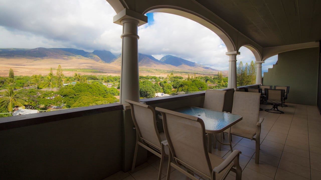 Penthouse with Mountain View