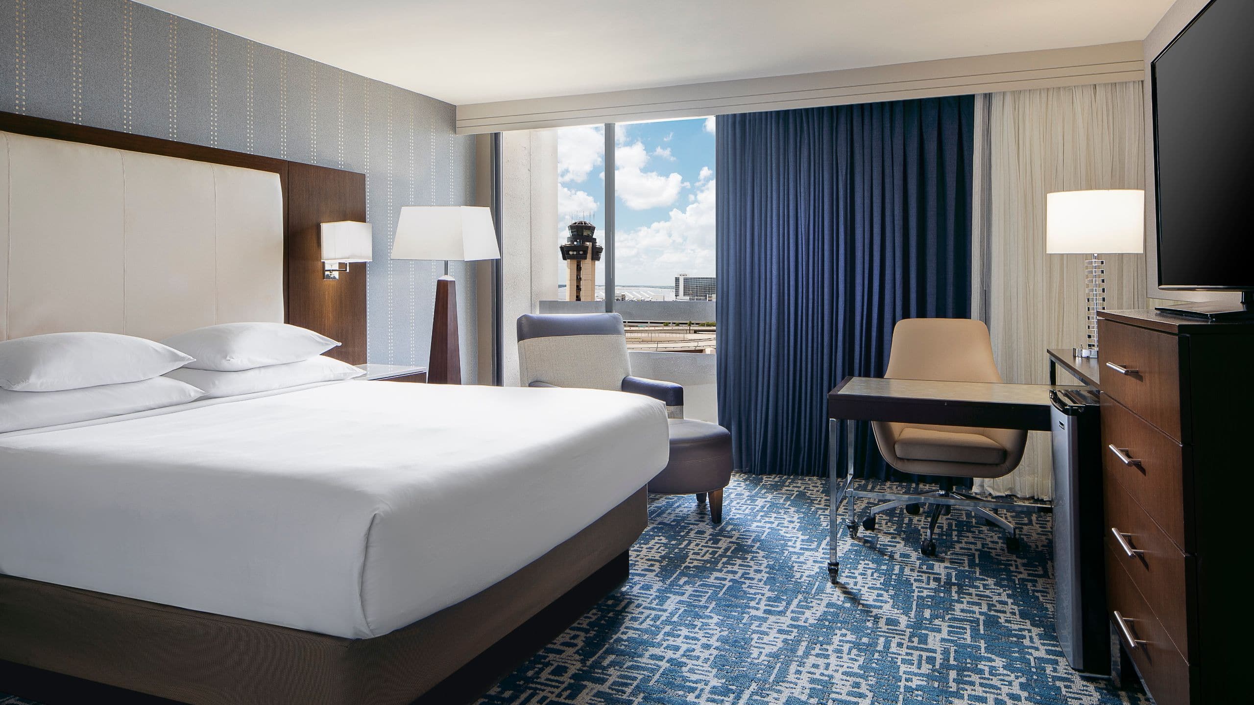 Hyatt Regency DFW International Airport Standard King Airport View