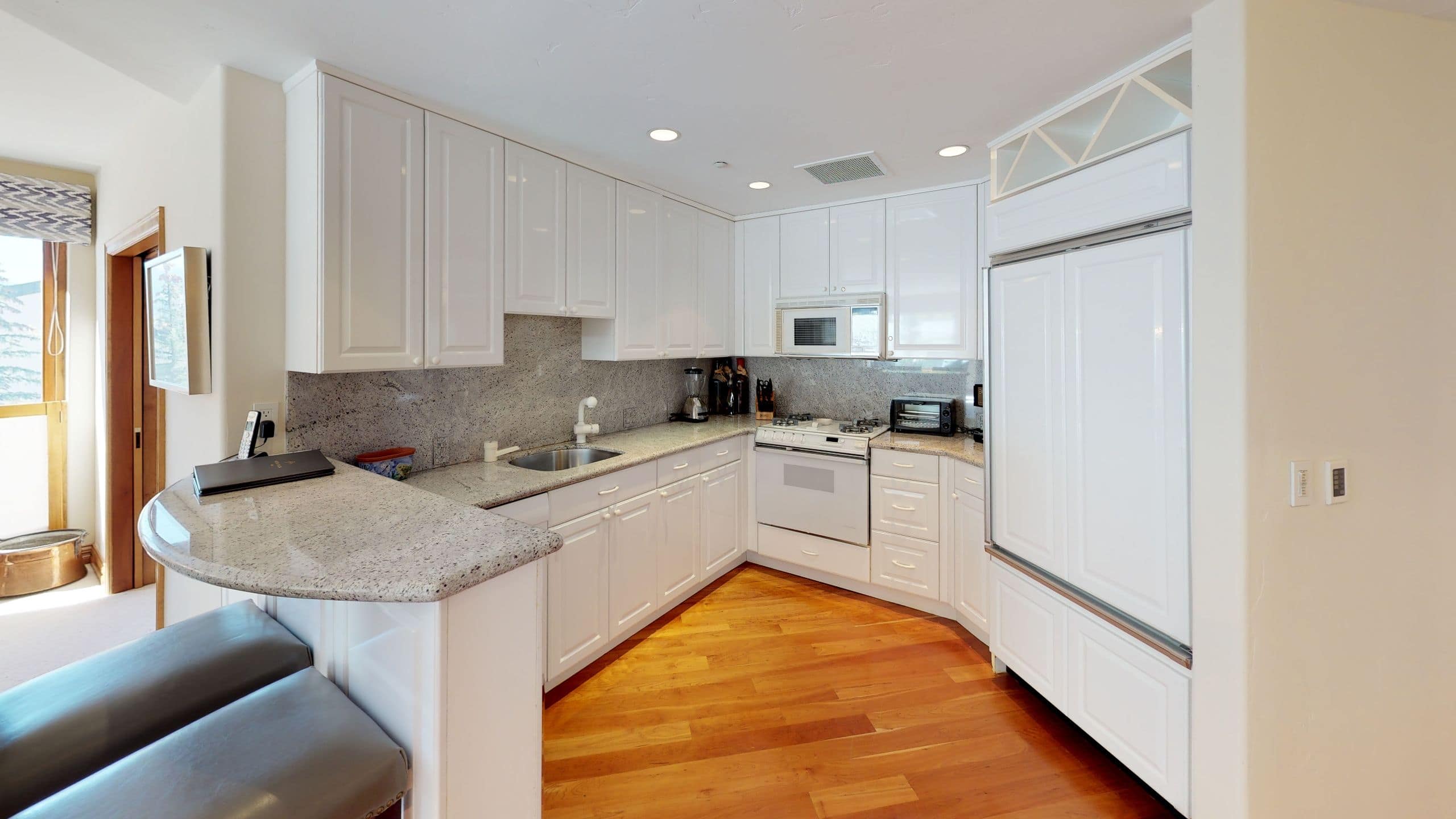 2/4 Vail Residences at Cascade Village Two Bedroom Platinum Liftside Kitchen