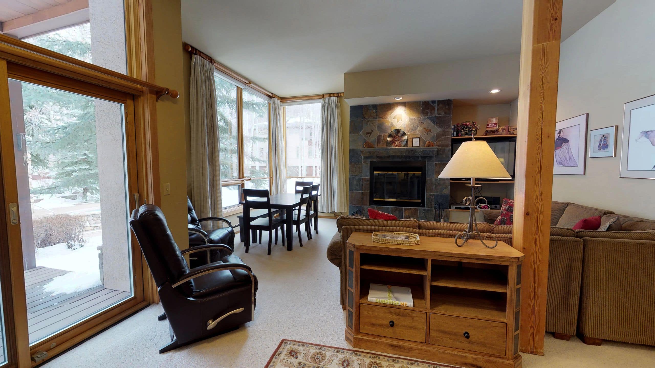 2 de 4 Vail Residences at Cascade Village Two Bedroom Platinum Millrace Living Room