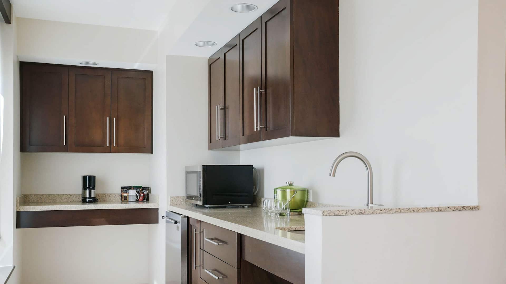 Hyatt Place Buffalo/Amherst Suite Kitchen