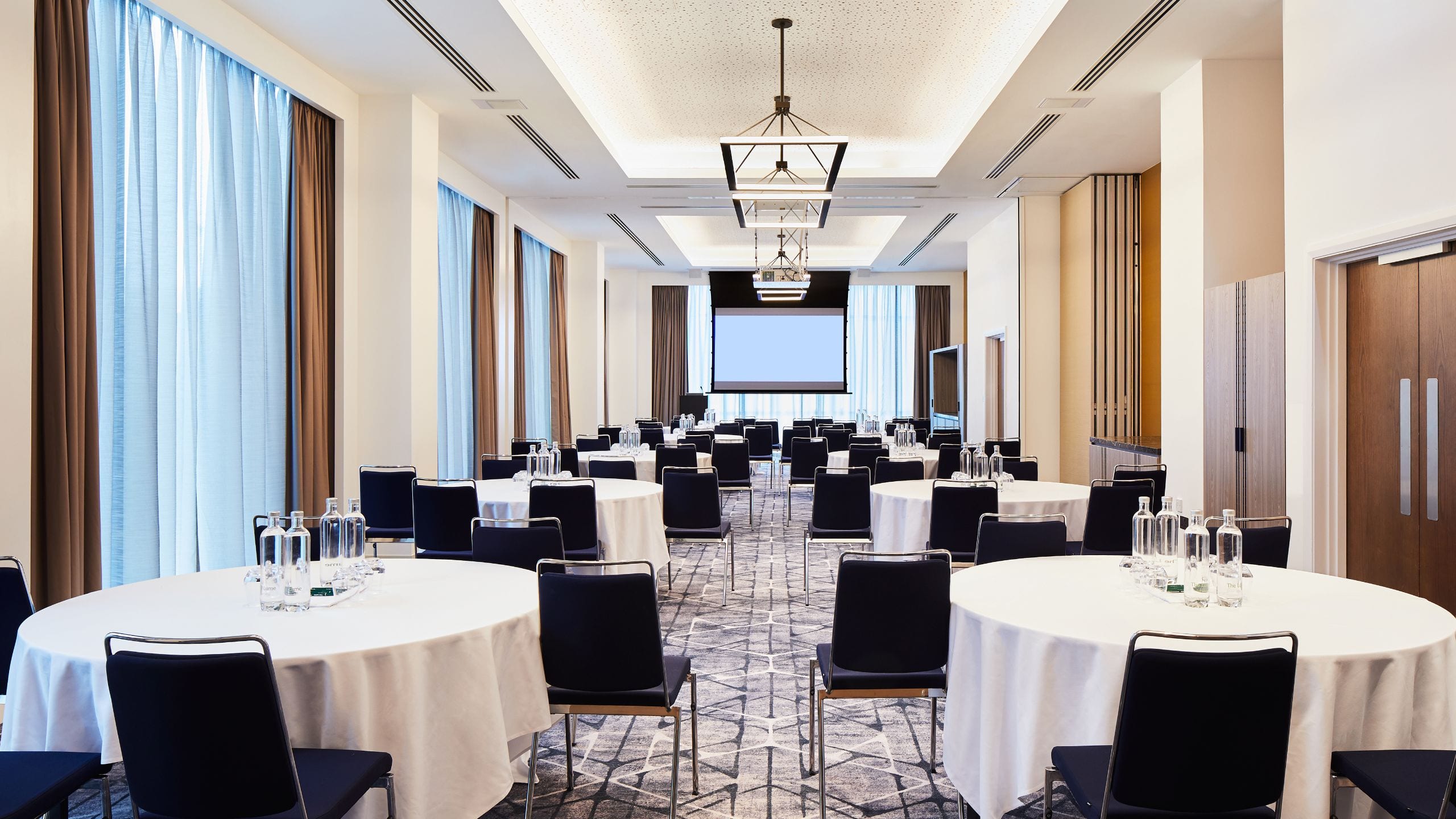 Hyatt Regency Manchester Bernstein Room Cabaret Setup