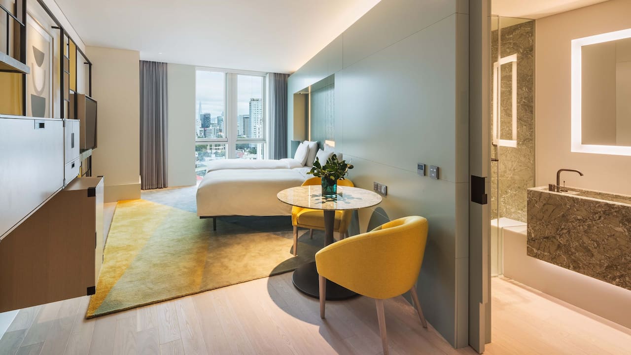 2 Twin Beds