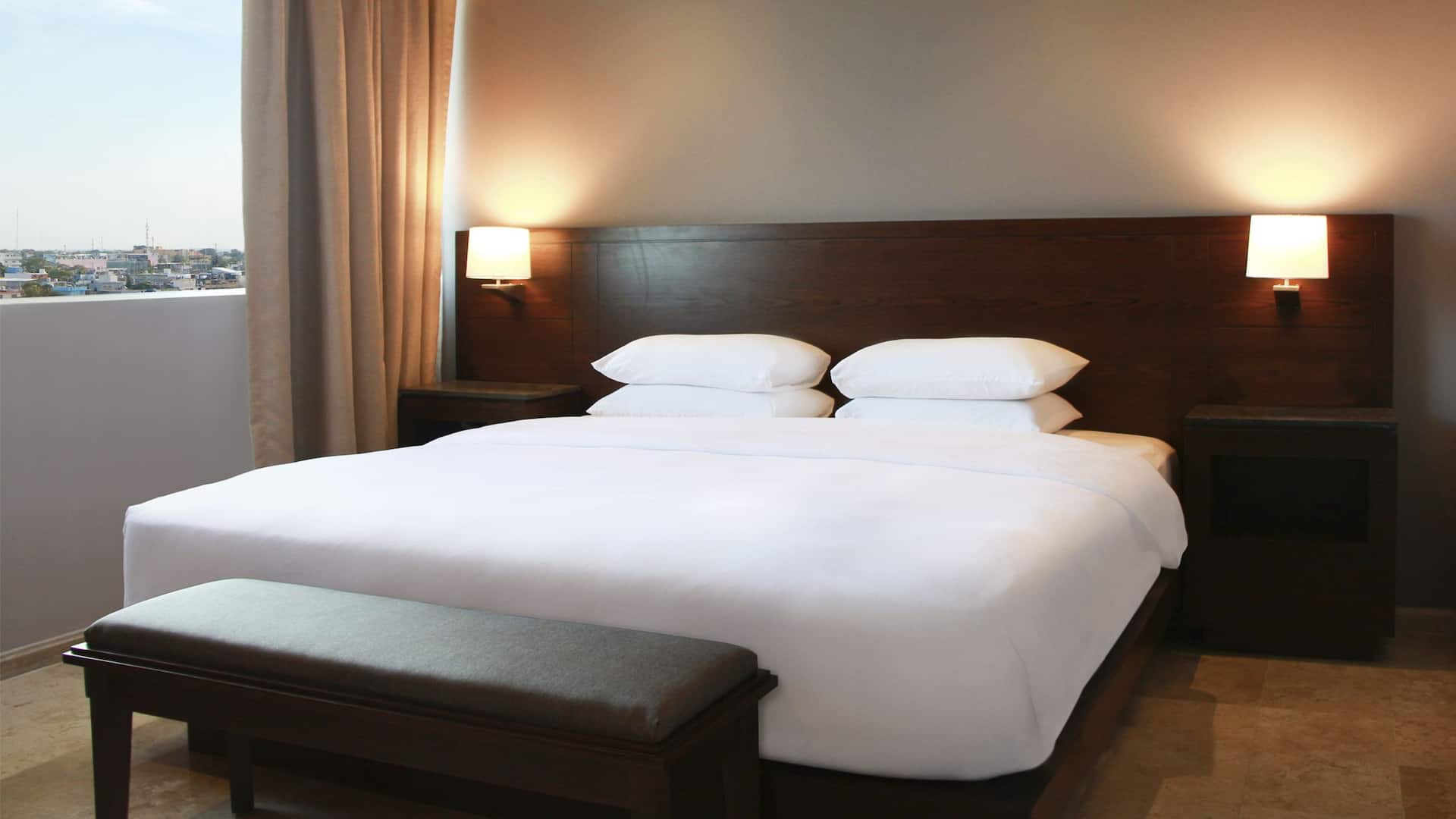 Hyatt Regency Villahermosa Deluxe King Bedroom