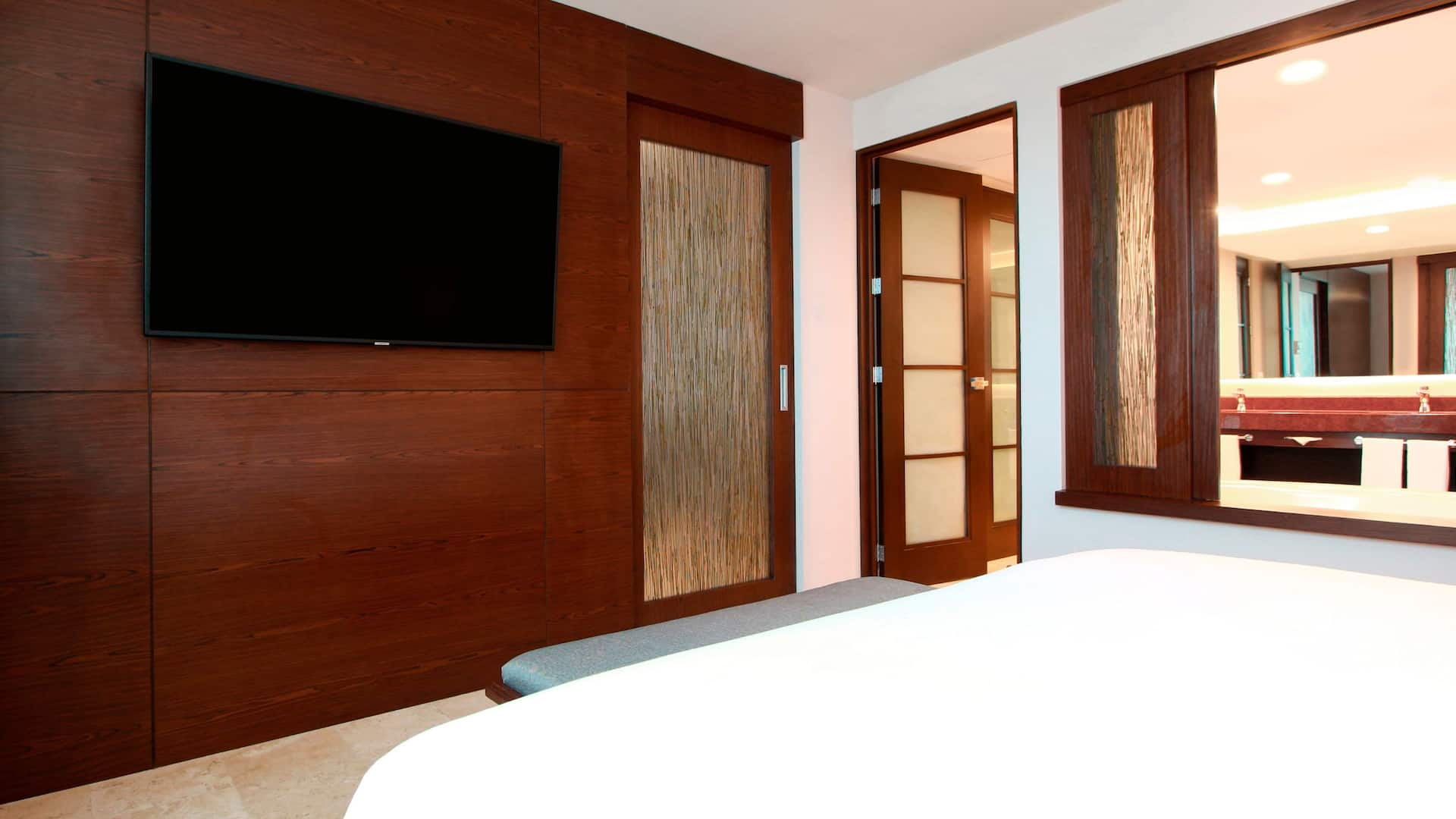 Hyatt Regency Villahermosa Suite Bedroom